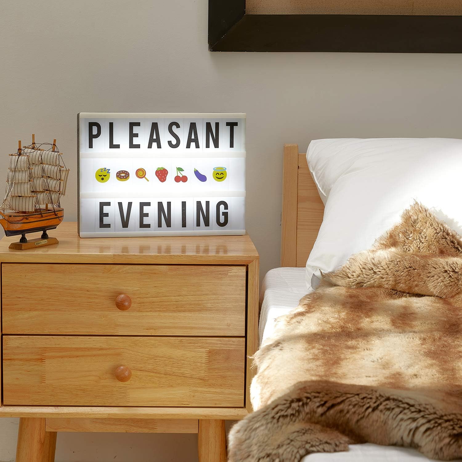 A4 Cinema Light Box Message Light Box- DIY Personal LED Sign,Marquee Style LED Lightbox w 220 Letters Emojis Numbers for Festival/Birthday/Anniversary/Home/Wedding/Shop Décor,USB Or Battery Powered