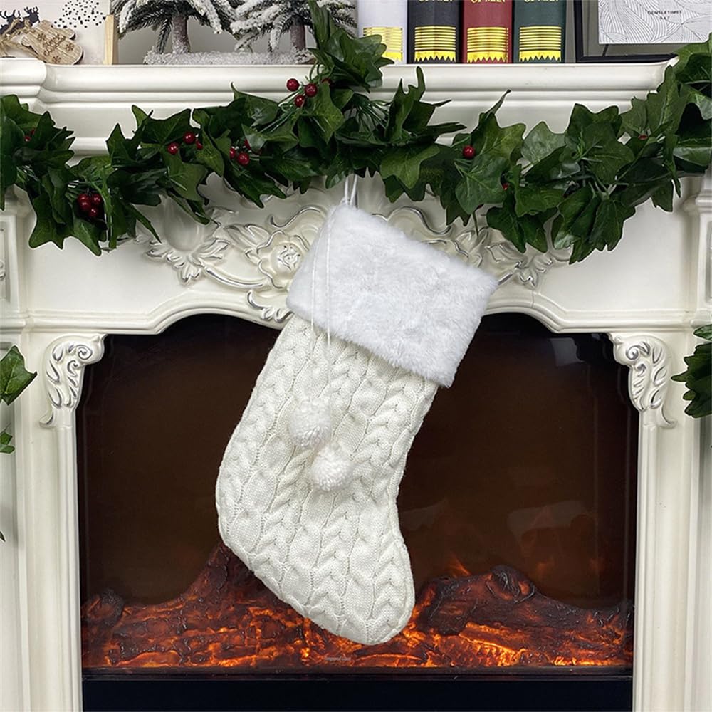 JOISHOP Weihnachtsstrümpfe Set – 3 Stück In Rot, Grün, Weiß Mit Personalisierbaren Holz-Namensschildern – Rustikale Strickoptik