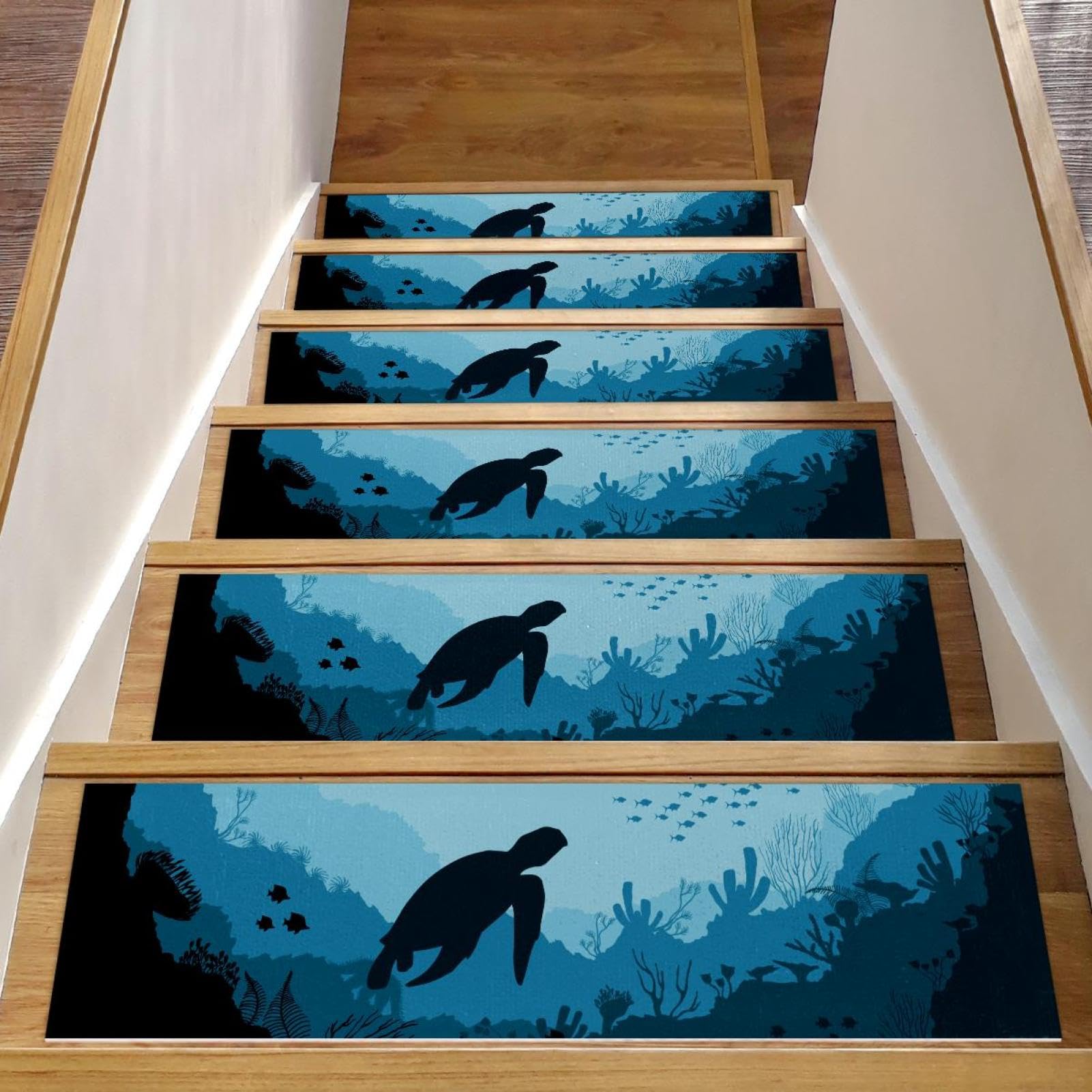 Alfombras de seguridad azul bajo el agua para escaleras de madera en zonas infantiles de interior