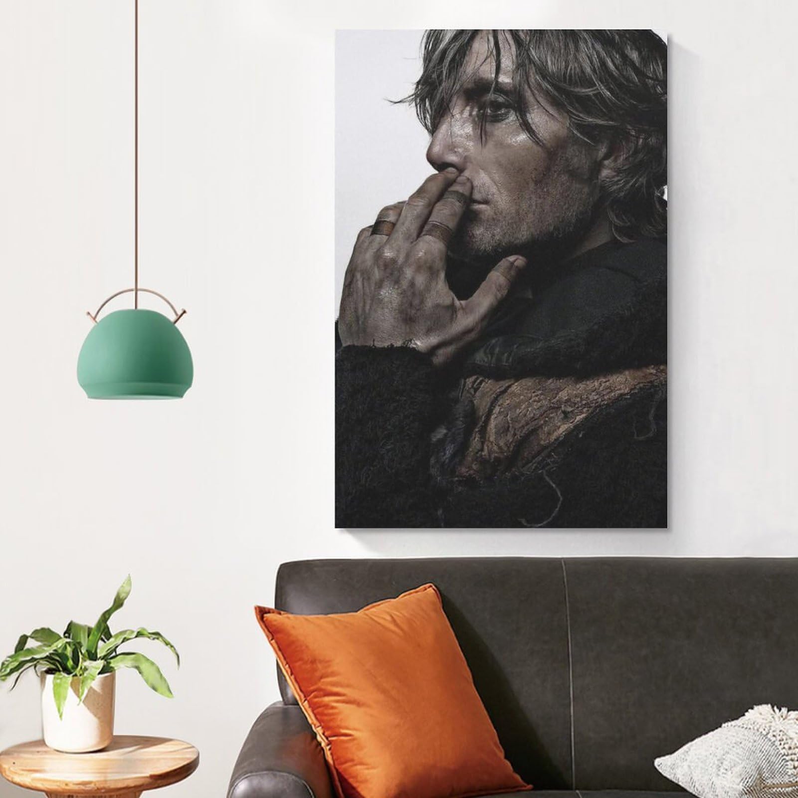 マッツ・ミケルセン クッション マッツ・ミケルセン グリンデルバルド クッション - メルカリ