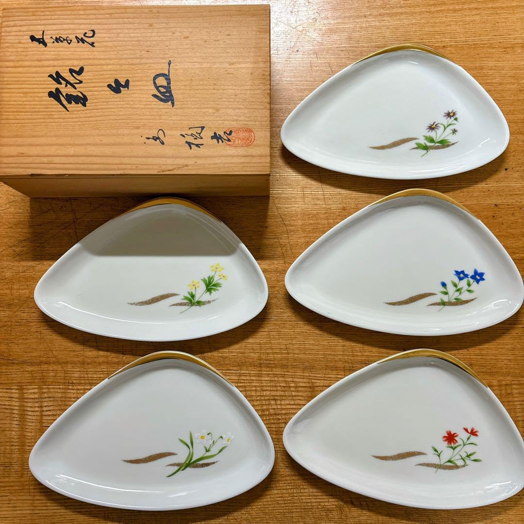 Amazon.co.jp: たち吉 五草花 花絵変わり 銘々皿 貝殻型皿 焼物皿 中皿