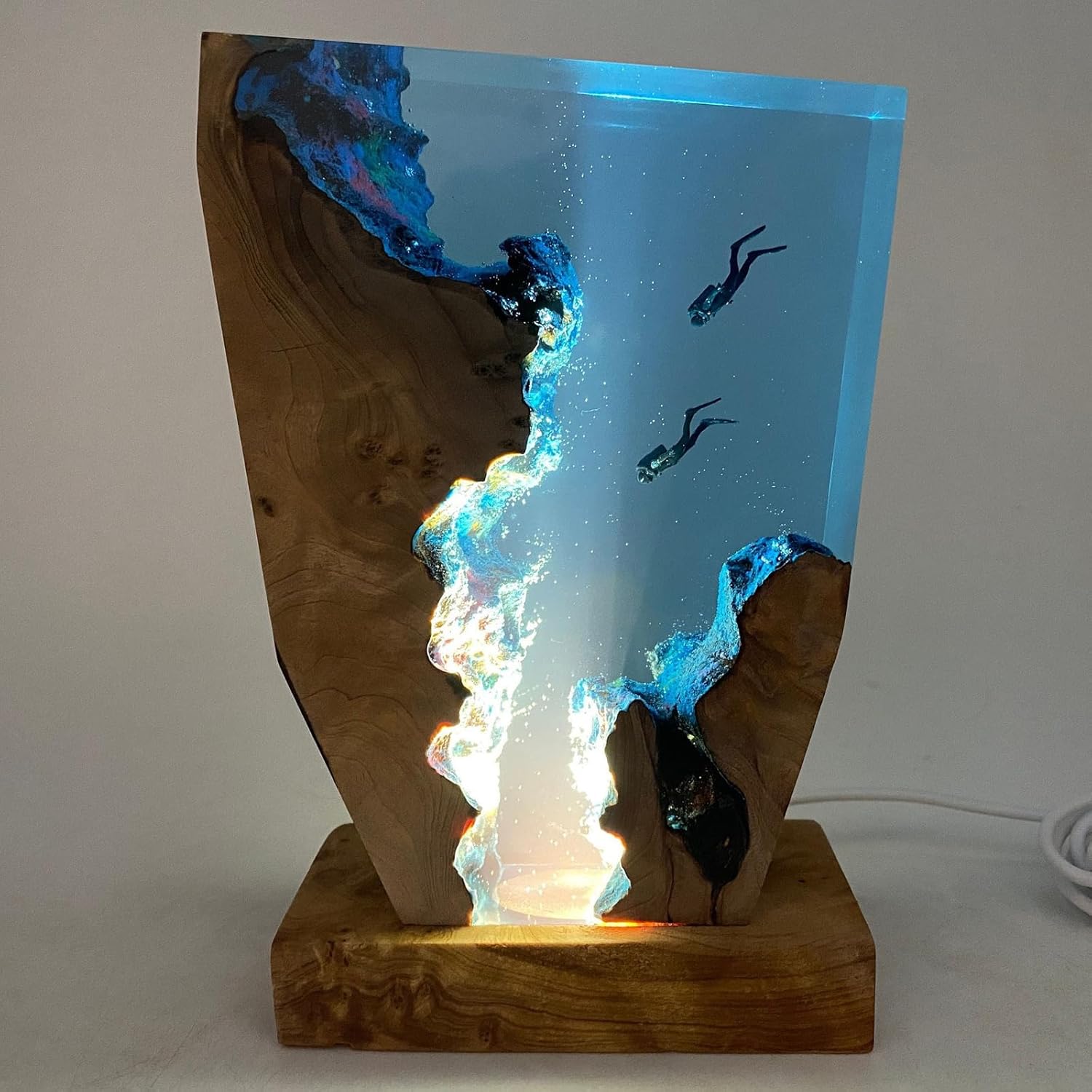 Whale Shark and Divers Night Light, Handmade Resin Lamp, Aquatic Lamp, Ocean Lamp, Suitable for Bedroom, Office Decoration, Creative Gift for Family and Friends (Couple)