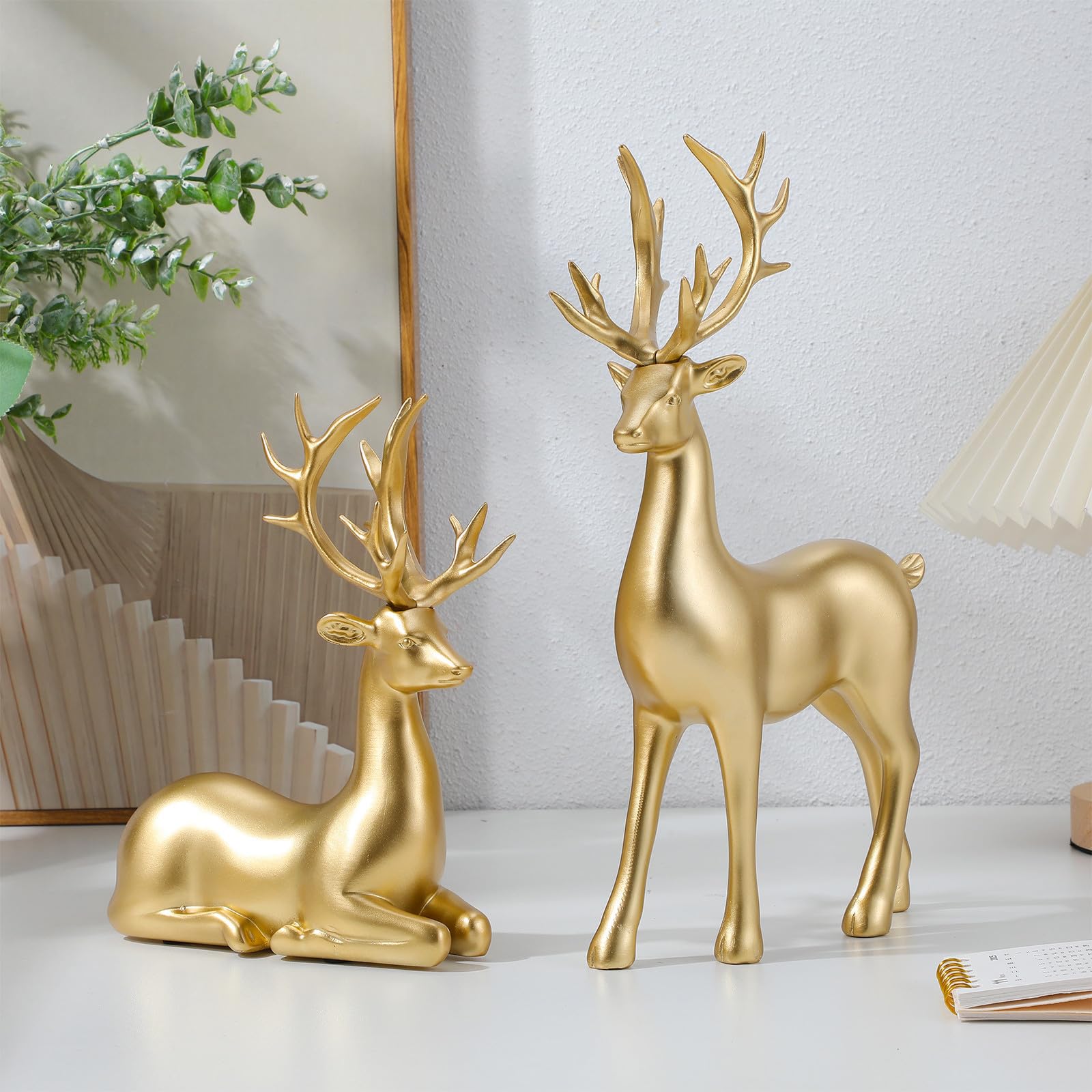 CANIGHT Leichte Weihnachtsdekoration aus Kunstharz für Zuhause 2 Stück Elch Ornament mit Dekorativem Effekt im Festlichen Stil und Tischdekoration