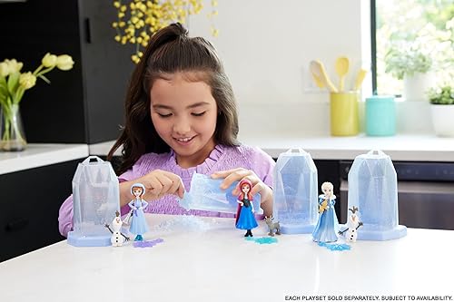Miniatura 2 de Mattel Disney Frozen - Muñeca pequeña revelación de hielo con gel de hielo blando y 6 sorpresas, incluyendo amigos de personajes y piezas de juego