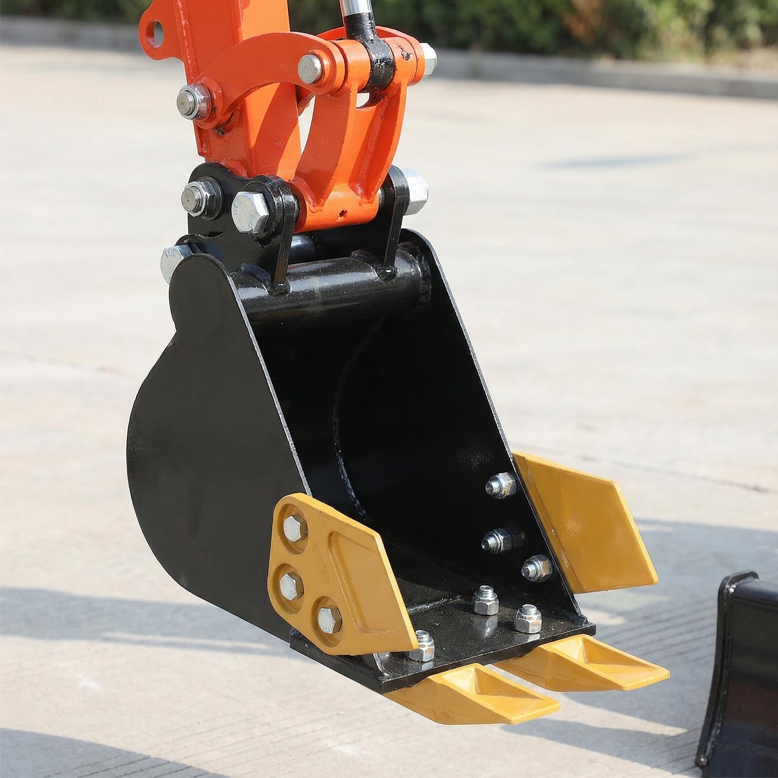 Schmaler Baggerlöffel 200mm Minibagger, Manganstahl, verschleißfest | Schmaler 200mm Minibaggerlöffel aus Manganstahl für Rohrgrabung & Grabenverfüllung, 90mm Aufnahme, 25mm Bolzen Schwarz