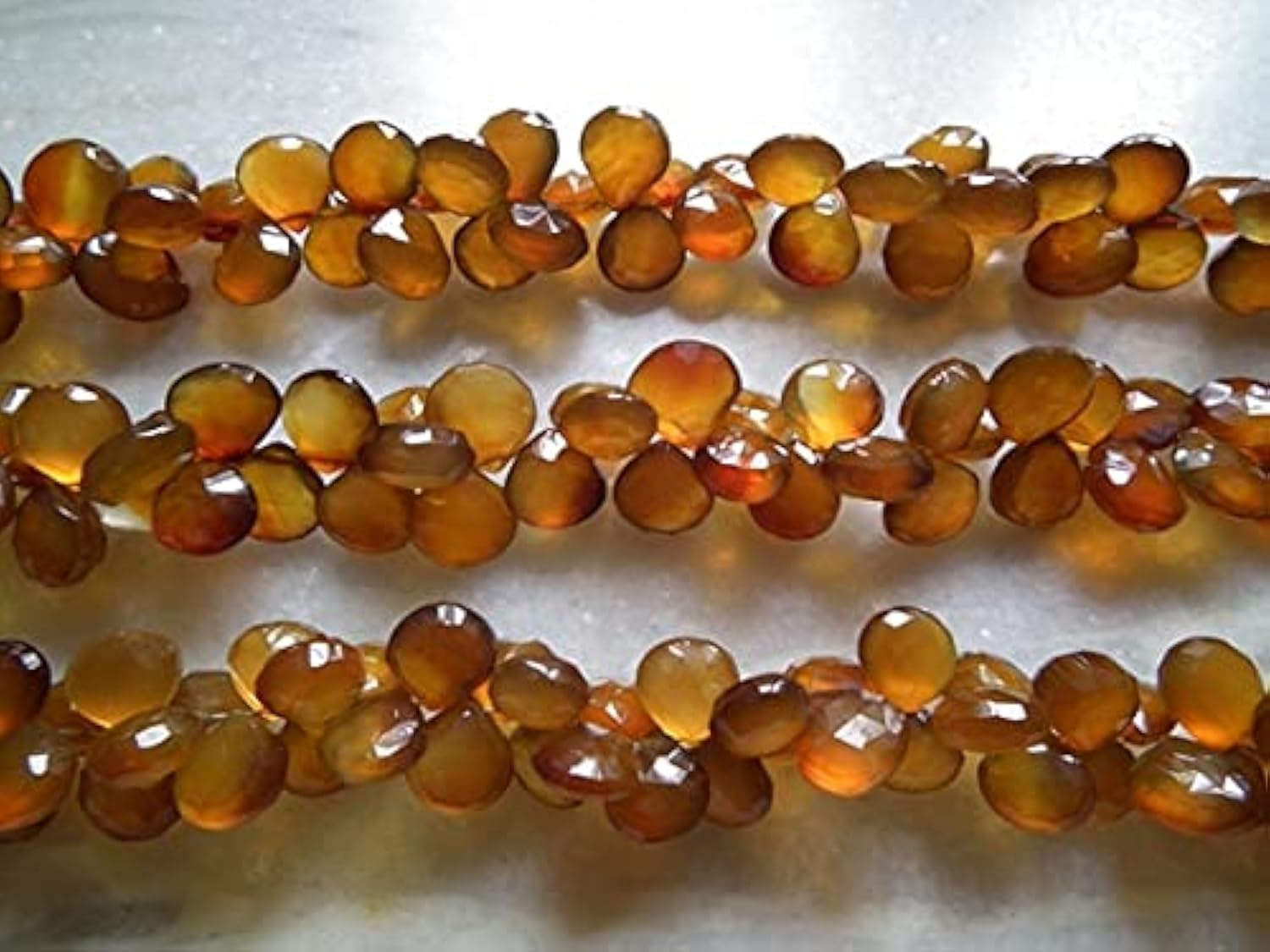 Perles Botswana Chalcedony en cœur taillé briolette haut de gamme pour joaillerie