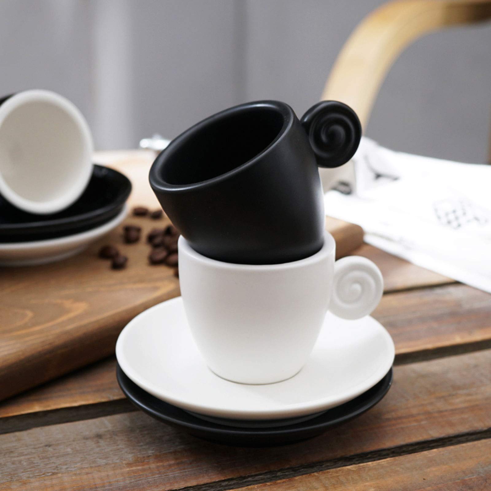 Kubki 3 uncje filiżanek zestaw 4 z pasującymi spodkami Premium porcelanowe włoskie kubki Caffè, turecka filiżanka kawy, prezent