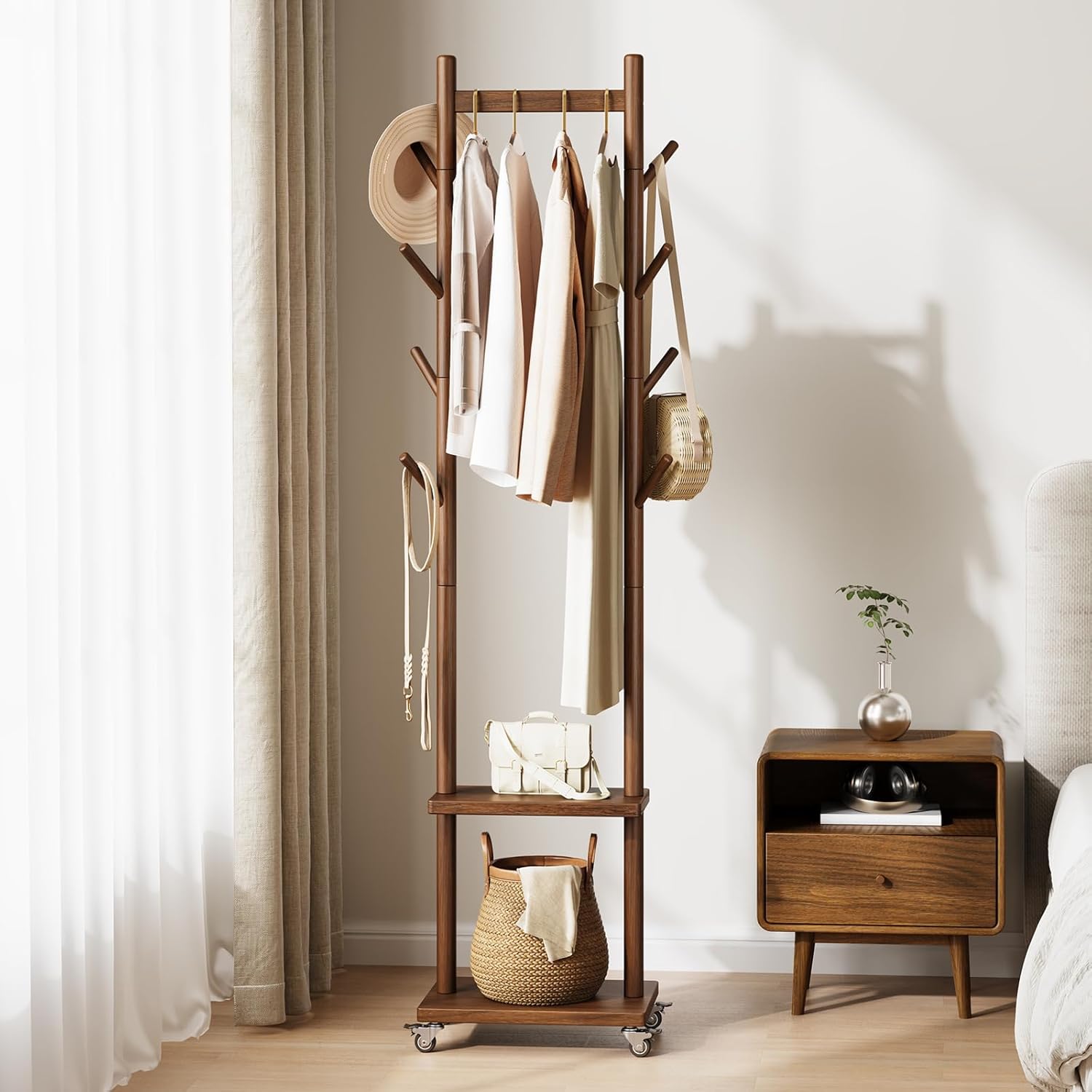 【告別椅背山】Yoobure 實木附輪衣帽架 $34.99