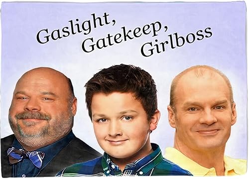 Gaslight, Gatekeep, Girlboss Tapiz con kit fácil de colgar, bandera divertida para dormitorio universitario, disponible en tamaños de 40 a 90