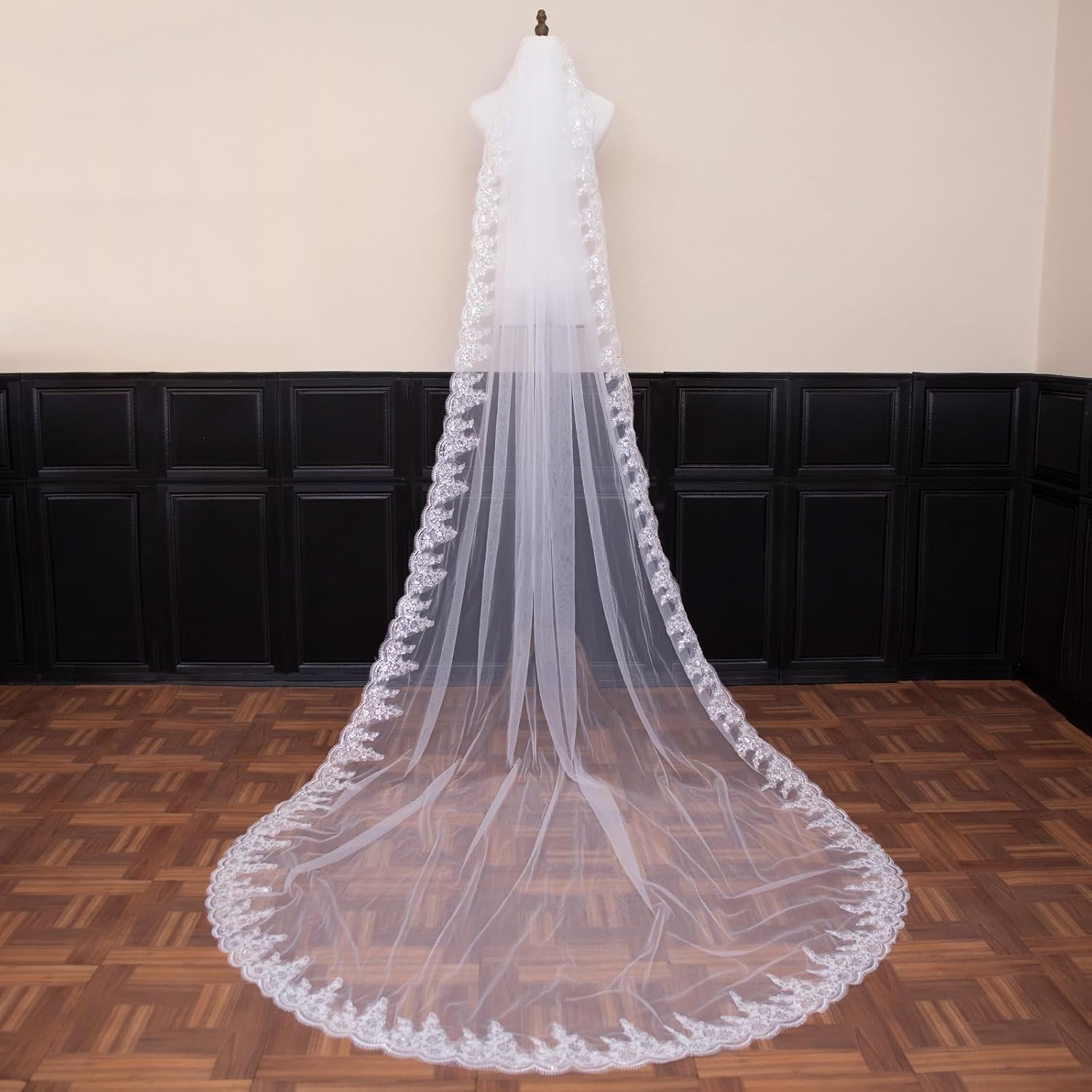Bridal Veil Lace Flower Wedding Veil,1 Tier Cathedral Fingertip Length Veils with Metal Comb