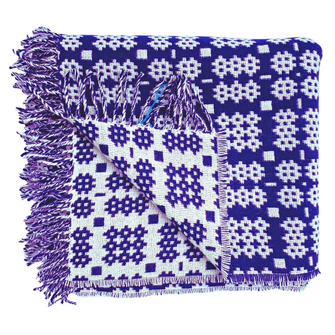 Cadwyn Navy Welsh Tapestry Woollen Throw. Traditional Carthen Welsh Blanket - Caernarfon Pattern. Finished With Fringing.