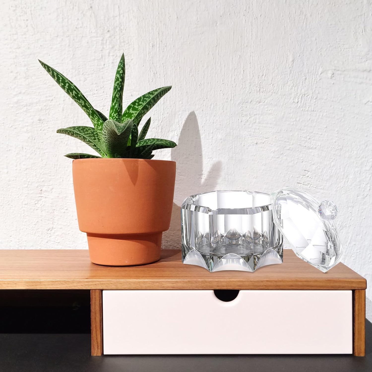 Creative Square Crystal Ashtray with Lid, Octagonal Black Gold Glass Cigarette Butt Container, Desktop Windproof Household Ashtray for Home and Office Use