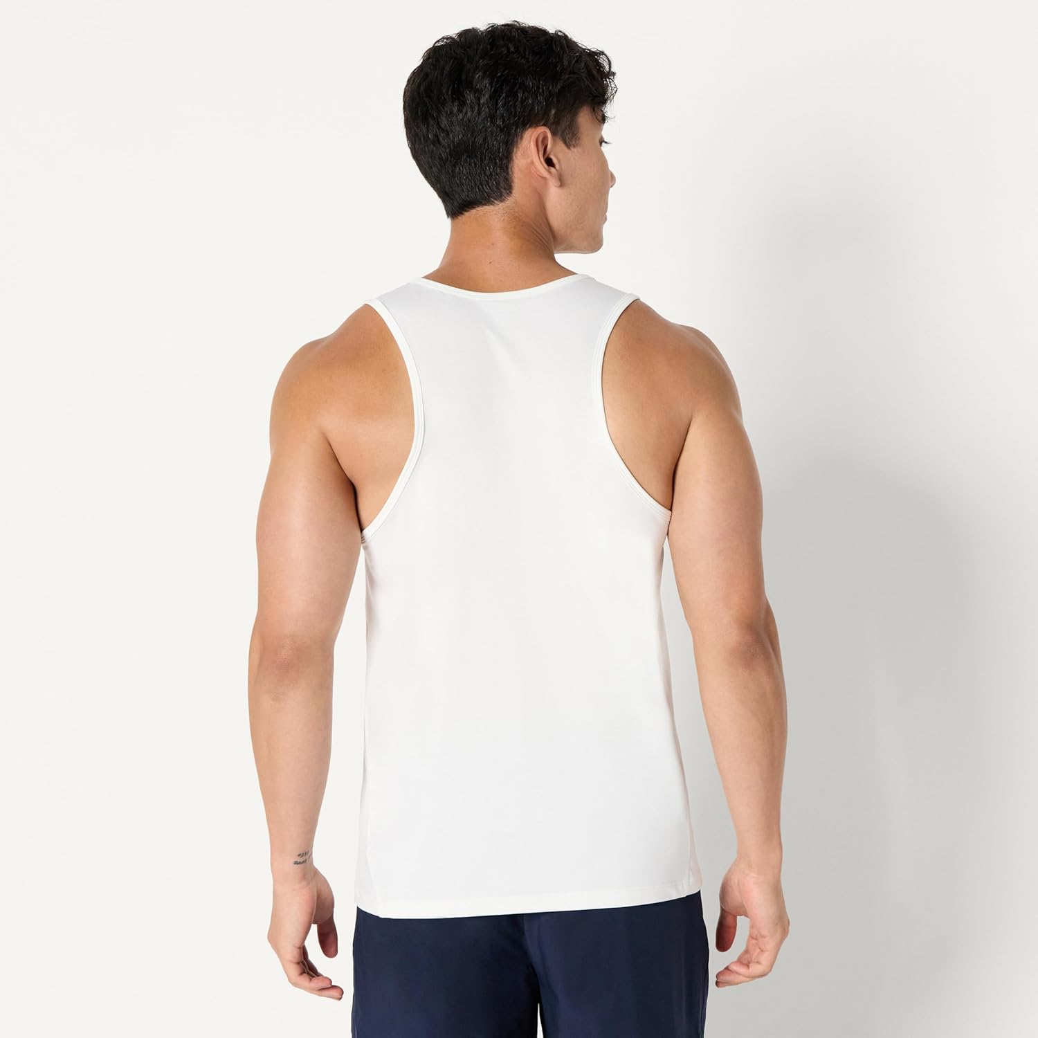 Amazon Essentials Men's Quick Dry Tech Stretch Active Sleeveless Tank Top Workout Shirt - Image 3