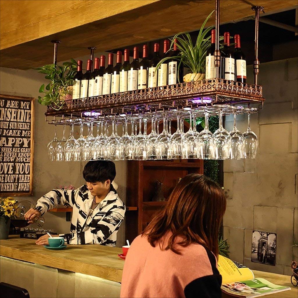 Mostrador de bar con estante de vino y soporte superior para copas de restaurante