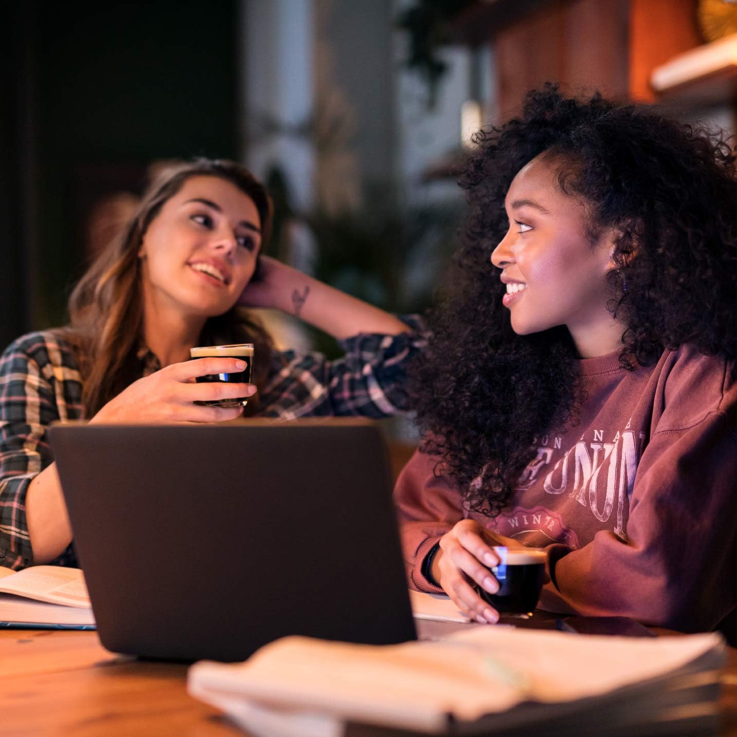 Philips - Macchina da caffè a cialde SENSEO Original Plus, con cursore di intensità e tecnologia booster di aromi, in plastica riciclata, 600 ml, bianca, CSA210/11