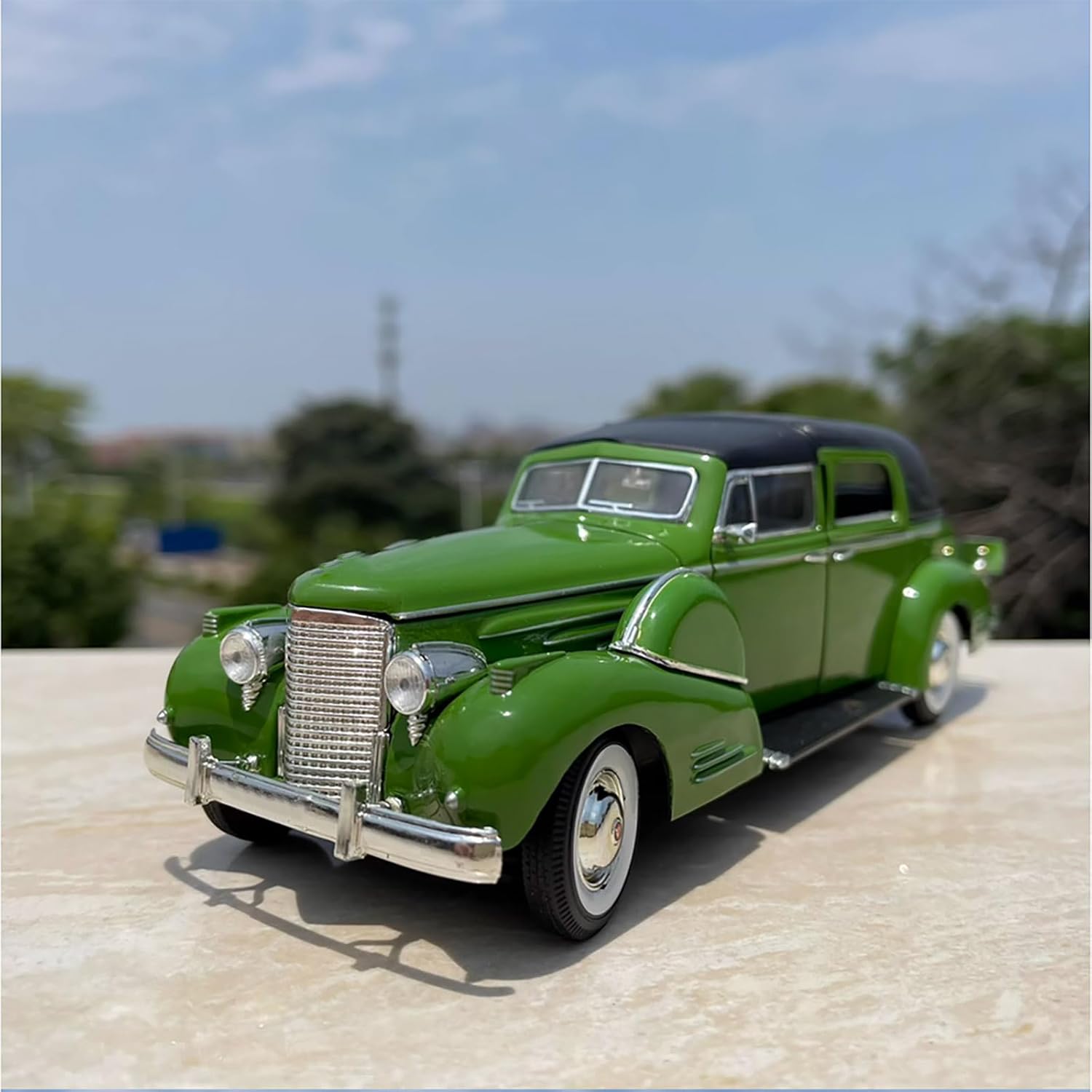 1:32 Scale Vintage Car Vehicles Simulation Model Car Souvenir Collection