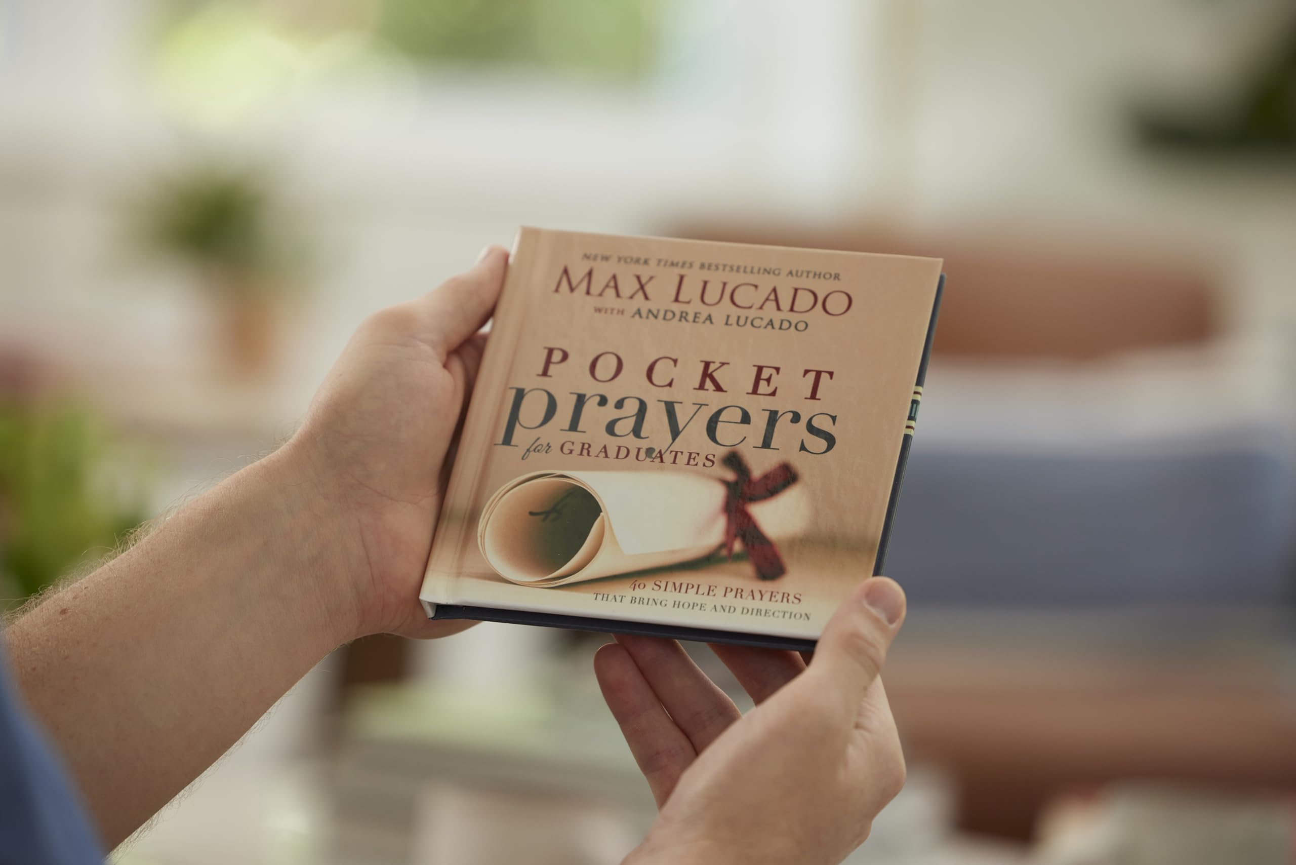 Pocket Prayers for Graduates: 40 Simple Prayers that Bring Hope and Direction – The Perfect Christian Graduation Gift to Celebrate Your Grad (Pocket Prayers with Max Lucado)