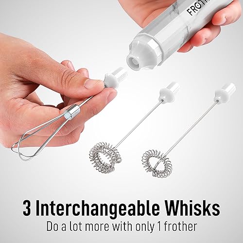 Vista 109 de Zulay Kitchen - Espumador de leche de mano con pilas AA Duracell: batidora de bebidas resistente para café, latte, capuchino y más, color aurora