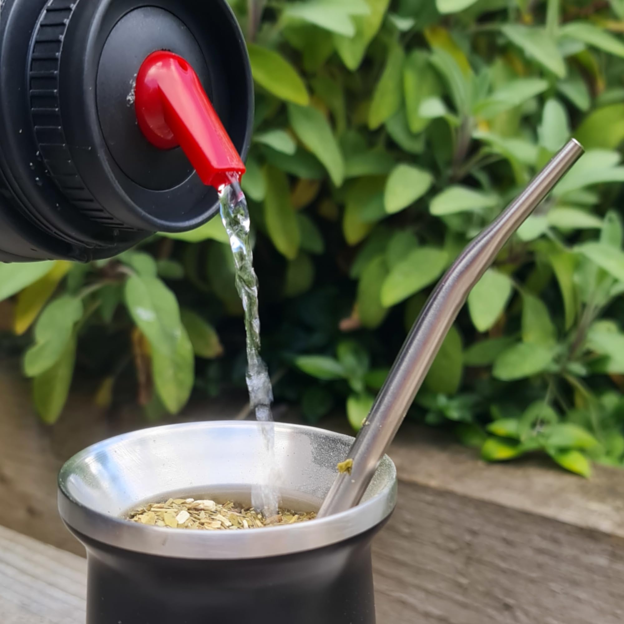 Gaucho Bruno - Mate termico in acciaio inossidabile per bere Yerba Mate | Mantiene la temperatura della bevanda | Con Bombilla | Borraccia da 1 litro con l'iconico beccuccio di precisione pico Cebador