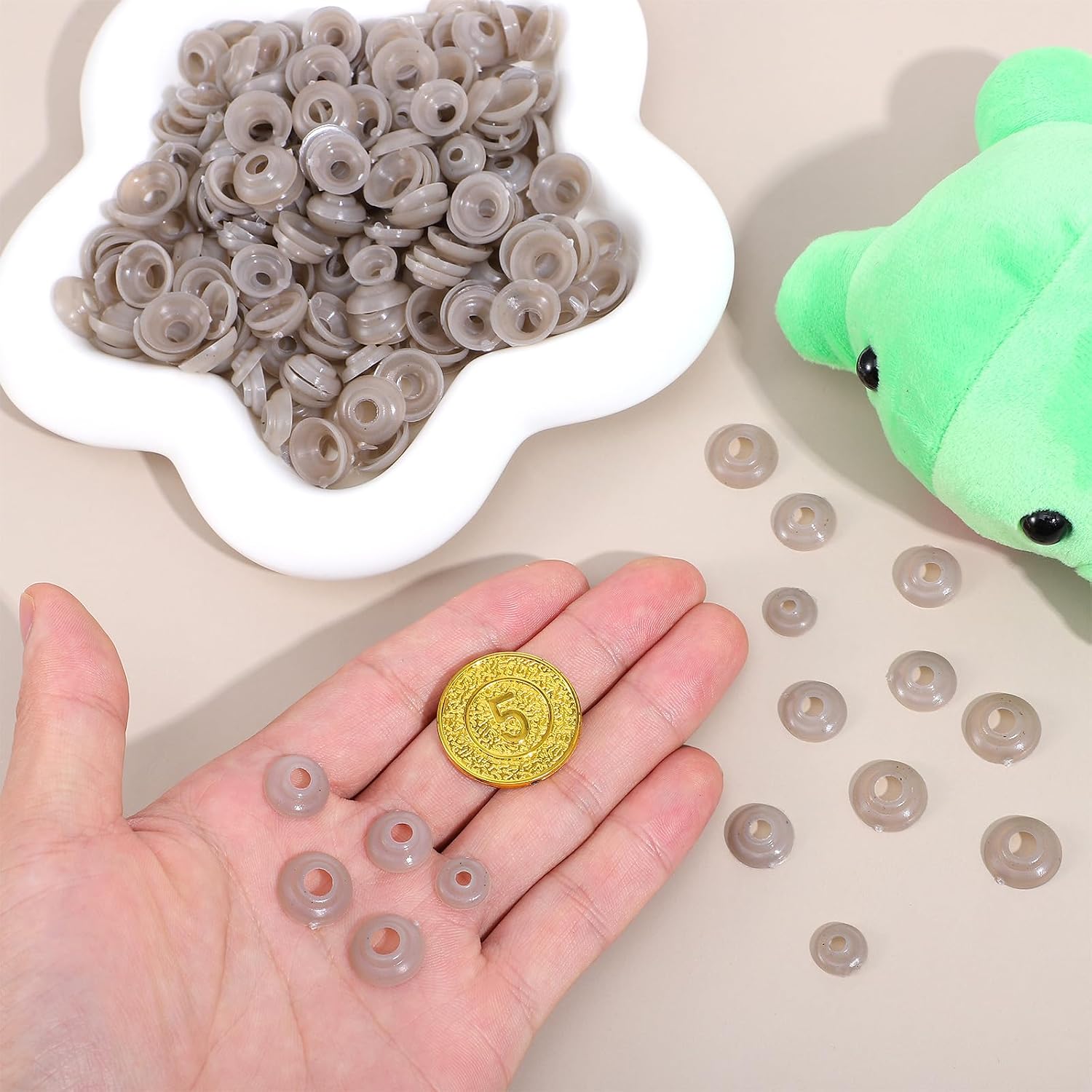HJZHII 250 Pcs Safety Eyes Washers, 5 Sizes Safety Eyes Backs Plastic Craft Washers Tan Color Eye Nose Gaskets Doll Making Accessories for Bear Puppet Plush Plush Animal Crochet