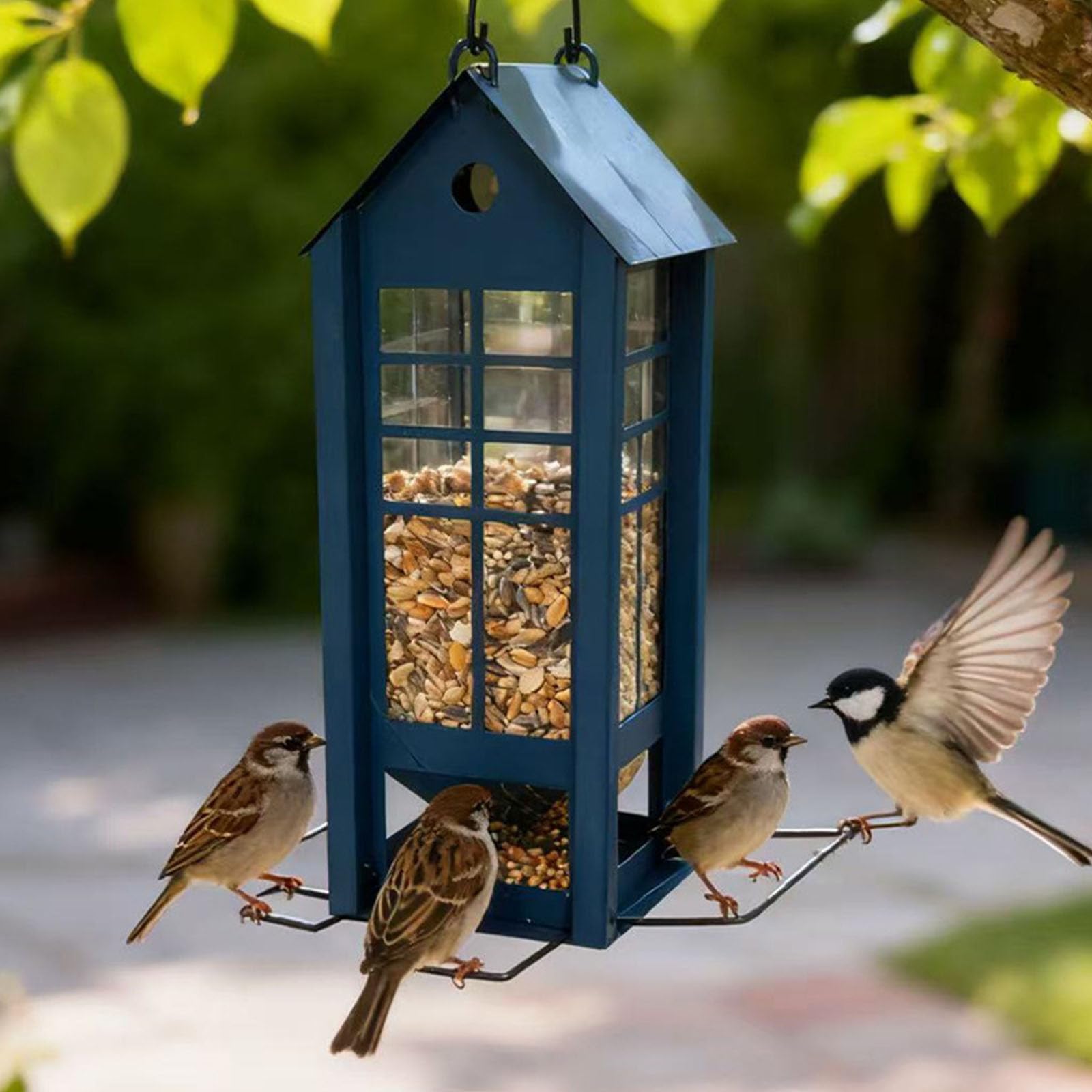 Attraente mangiatoia per uccelli in metallo rosso o con ampio supporto per cibo per uccelli selvatici nei giardini Fornitore per esterni Cortile riempimento semplice