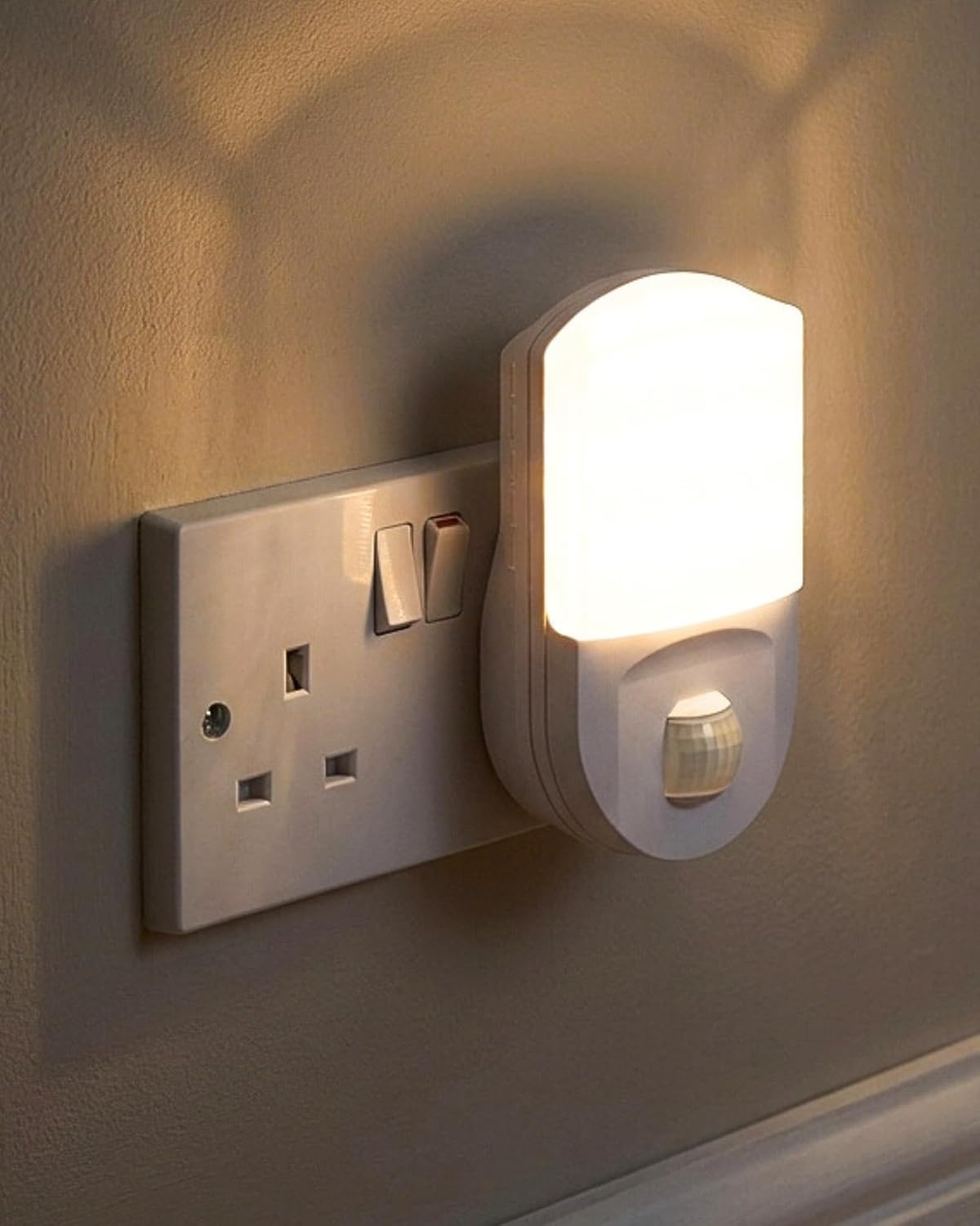 Auraglow Super Bright Plug In PIR Motion Sensor