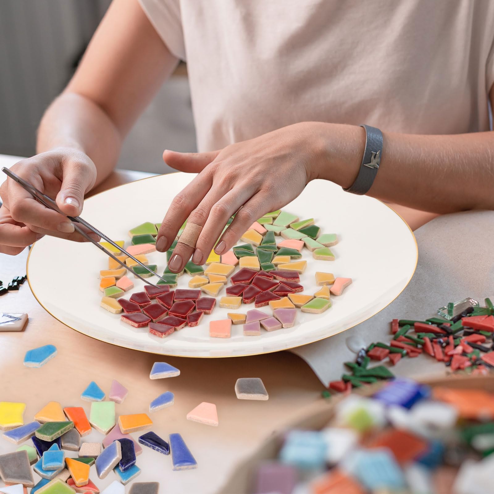 Foaincore Mosaikfliesen in verschiedenen Formen, zum Basteln, Keramik, Glas, Mosaikstücke, buntes Buntglas-Set für Erwachsene, Bastelbedarf, Kunstprojekte, gemischte Farben, 0,5 x 2 cm, 1600 Stück