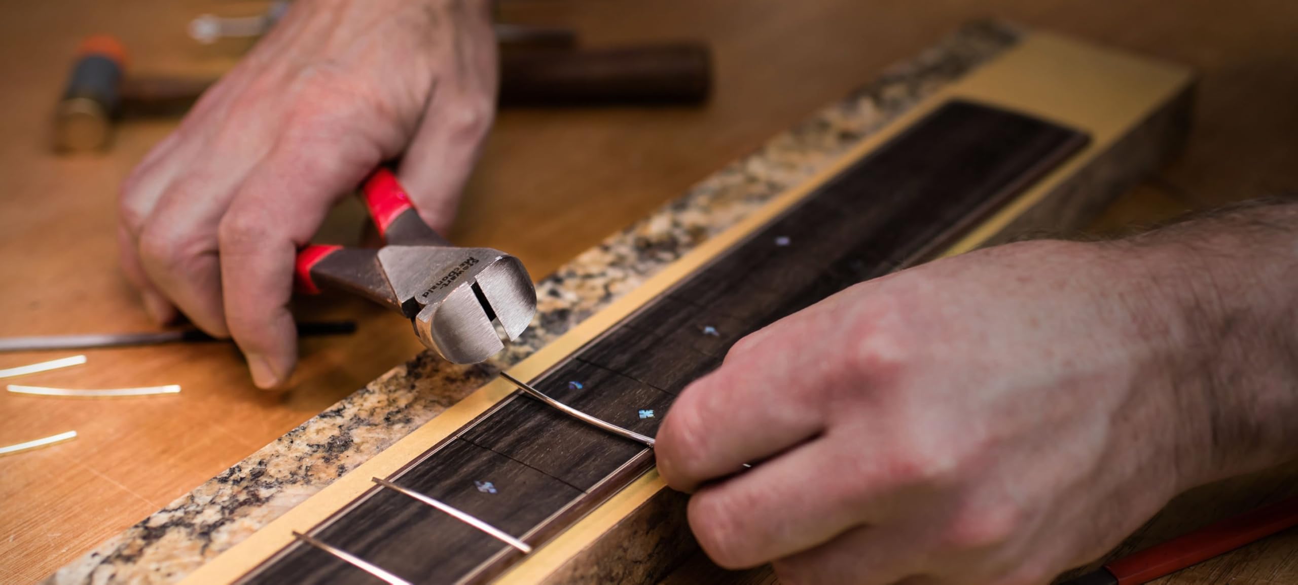 StewMac - Alicate de Corte Profesional para Extremos de Trastes, Tenaza de Acero Endurecido para Luthería Guitare y Bajo, Herramienta para Trastes de Níquel Plata y Acero Inoxidable | Deja el extremo al ras y listo para biselar; mordaza templada que no se