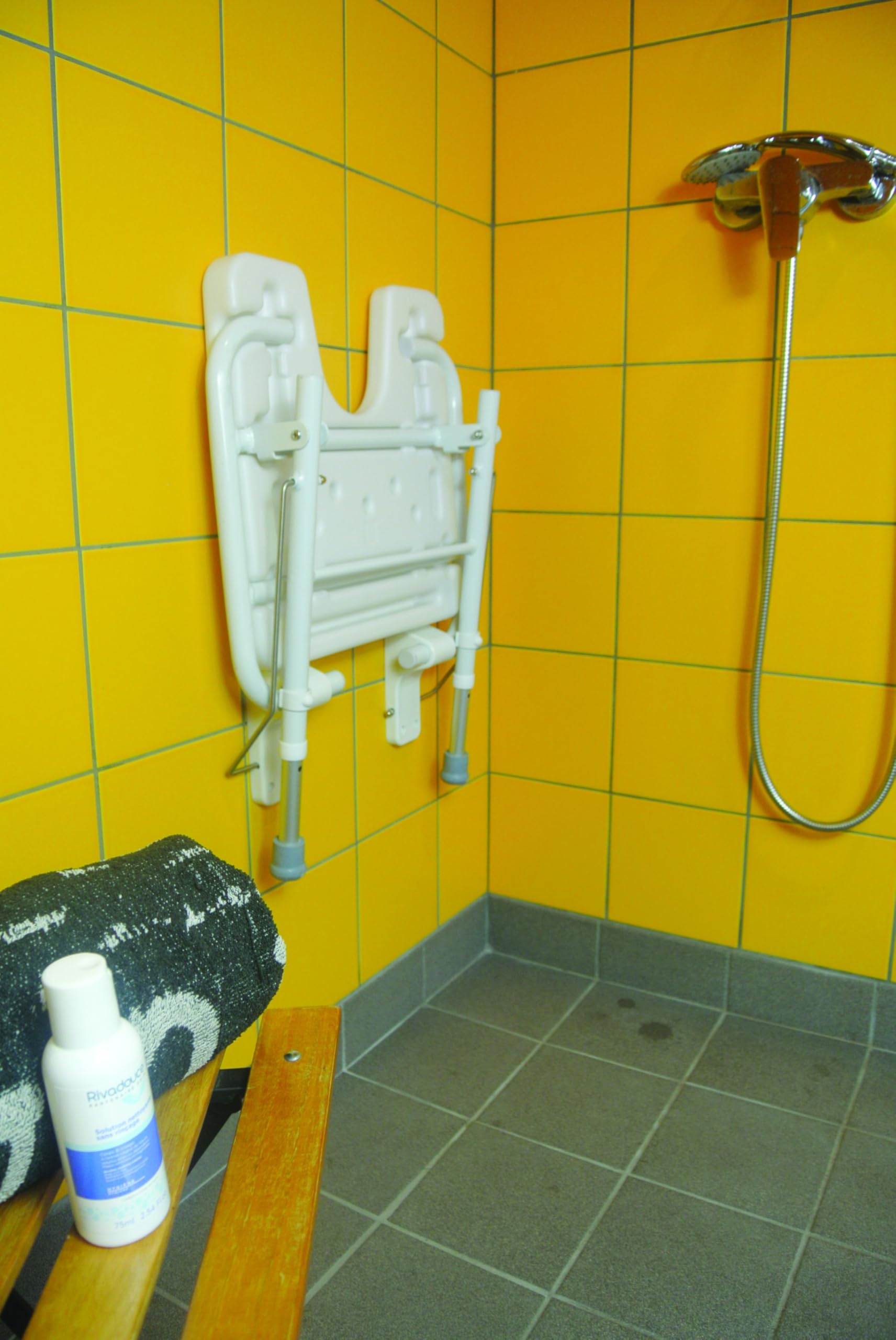 Identités, Podnoszony fotel prysznicowy Azory, chroni prysznic, idealny dla osób starszych, cięcie anatomiczne, maksymalna waga 130 kg, solidne mocowanie ścienne, regulowana wysokość, kompaktowy,