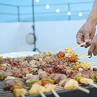 Vista 3 de Palos para S'mores de bambú (50 piezas), palos para asar malvaviscos de 17.5" para fogata, pinchos de madera resistente de 5 mm para hamburguesas