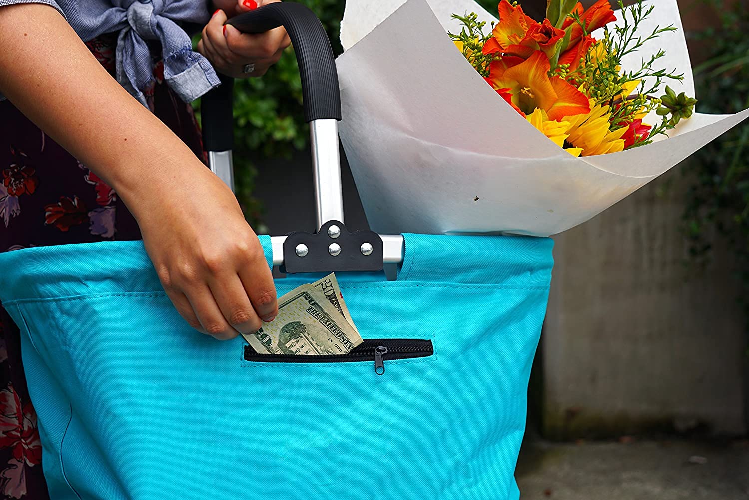 RSVP International MBAZ-T Panier de marché pliable Turquoise | Cadre en aluminium | Tissu polyester | Grand compartiment zippé | Rangement peu encombrant