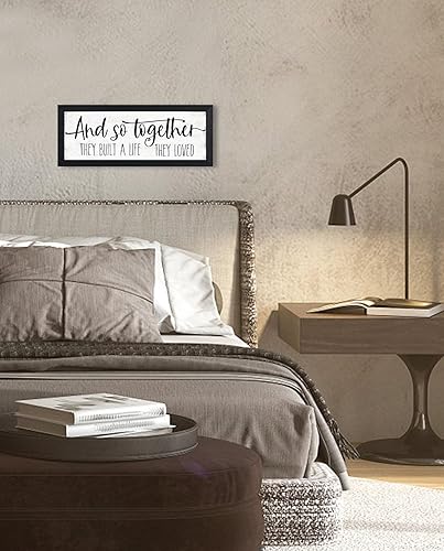 Miniatura 2 de Letrero decorativo de pared con texto en inglés "And So Together They Built a Life They Loved" decoración rústica de pared de granja sobre la cama