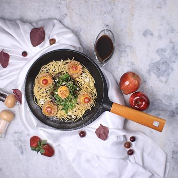 Wonderchef Die Cast Non-Stick and PFOA-Free Stir Fry Wok Skillet with Wooden Handle, 18cm Pan, Black