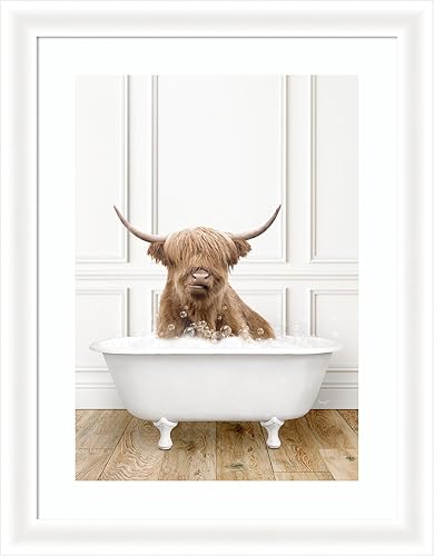 Kate and Laurel Lienzo enmarcado para pared, diseño de vaca de las tierras altas en bañera vintage tradicional por Amy Peterson, 21 x 27, marco