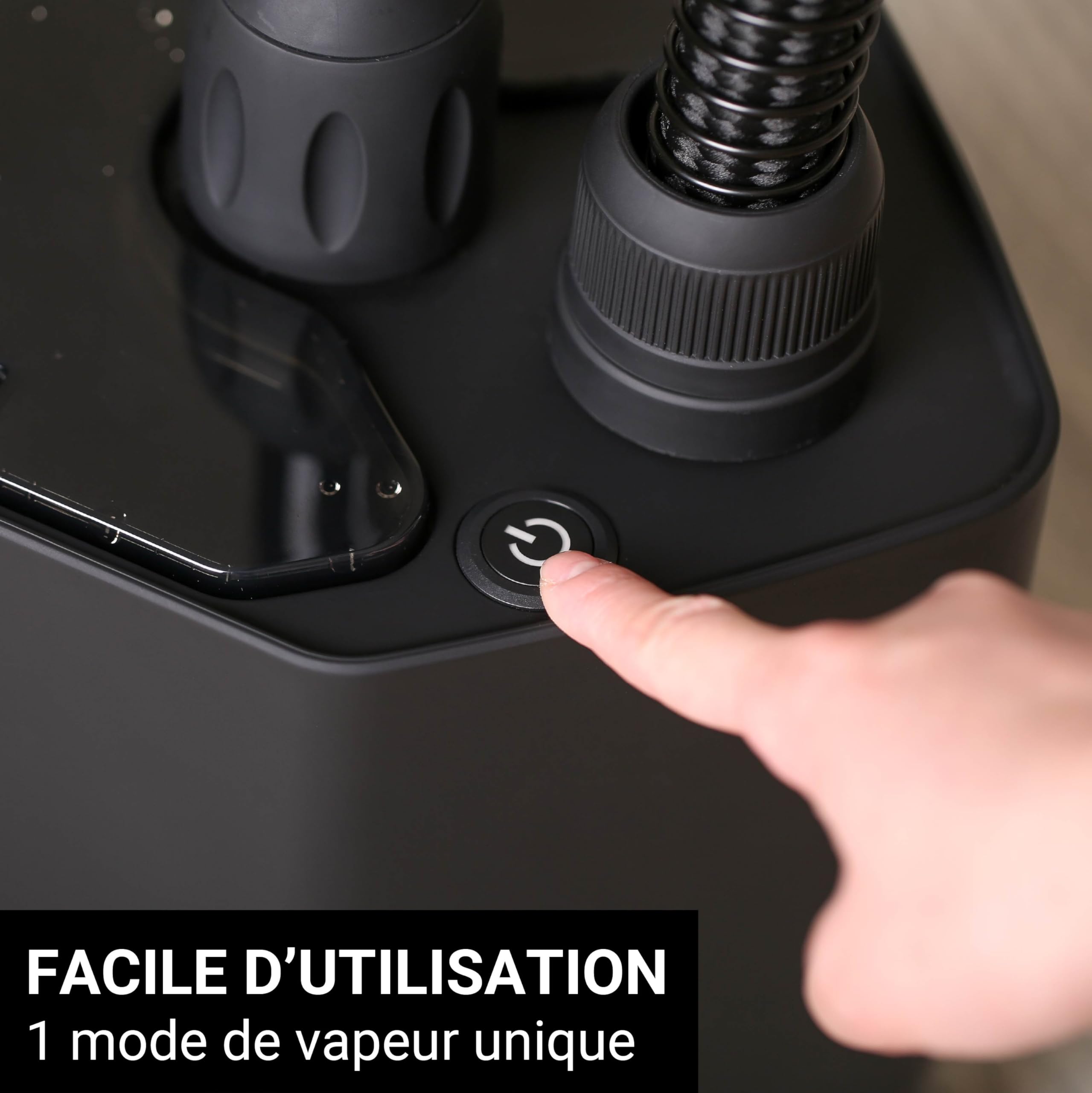 STEAMONE - Steamer Défroisseur à vapeur 1800W 40g/min - Steamer vertical - Autonomie 45min - Capacité réservoir 1,8L - Elimines 99,99% d'impuretés - Prêt en 60s -Câble 2m - EUHG100B