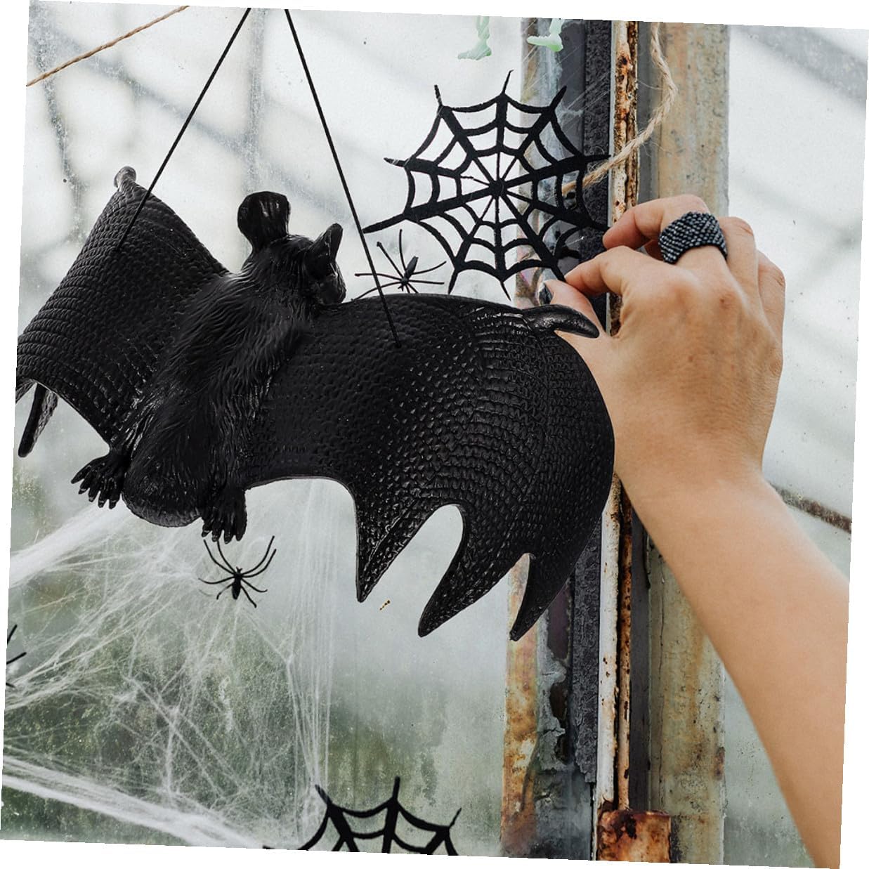 OSALADI Realistic Halloween Bat Pendants, 10pcs Hanging Outdoor Decorations, Rubber Vivid Bat Ornaments for Festive Party Décor and Halloween Supplies
