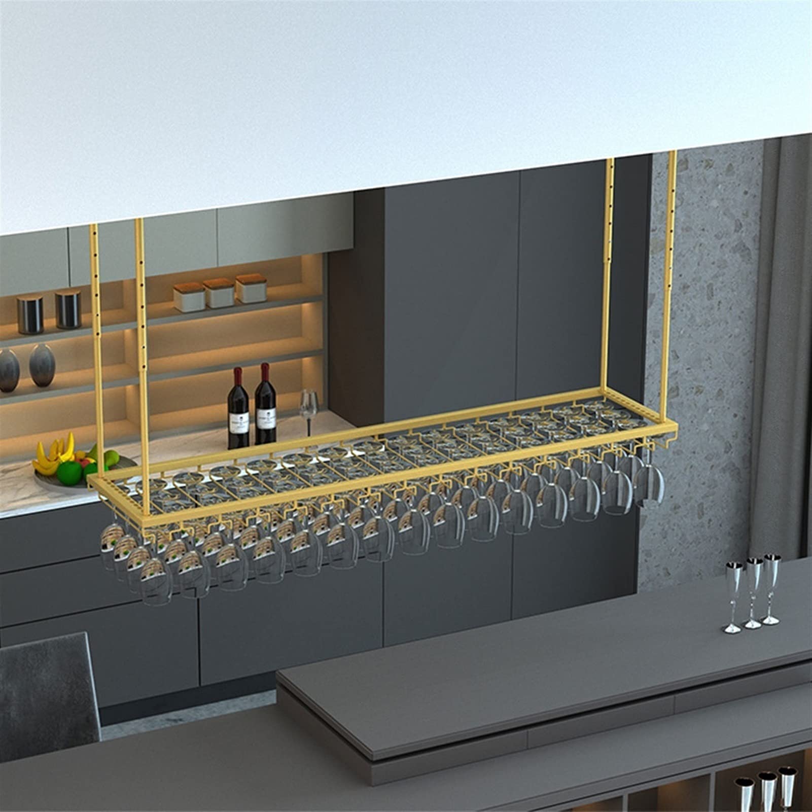 Casiers à vin au plafond pour sublimer l'ambiance de votre cuisine de bar
