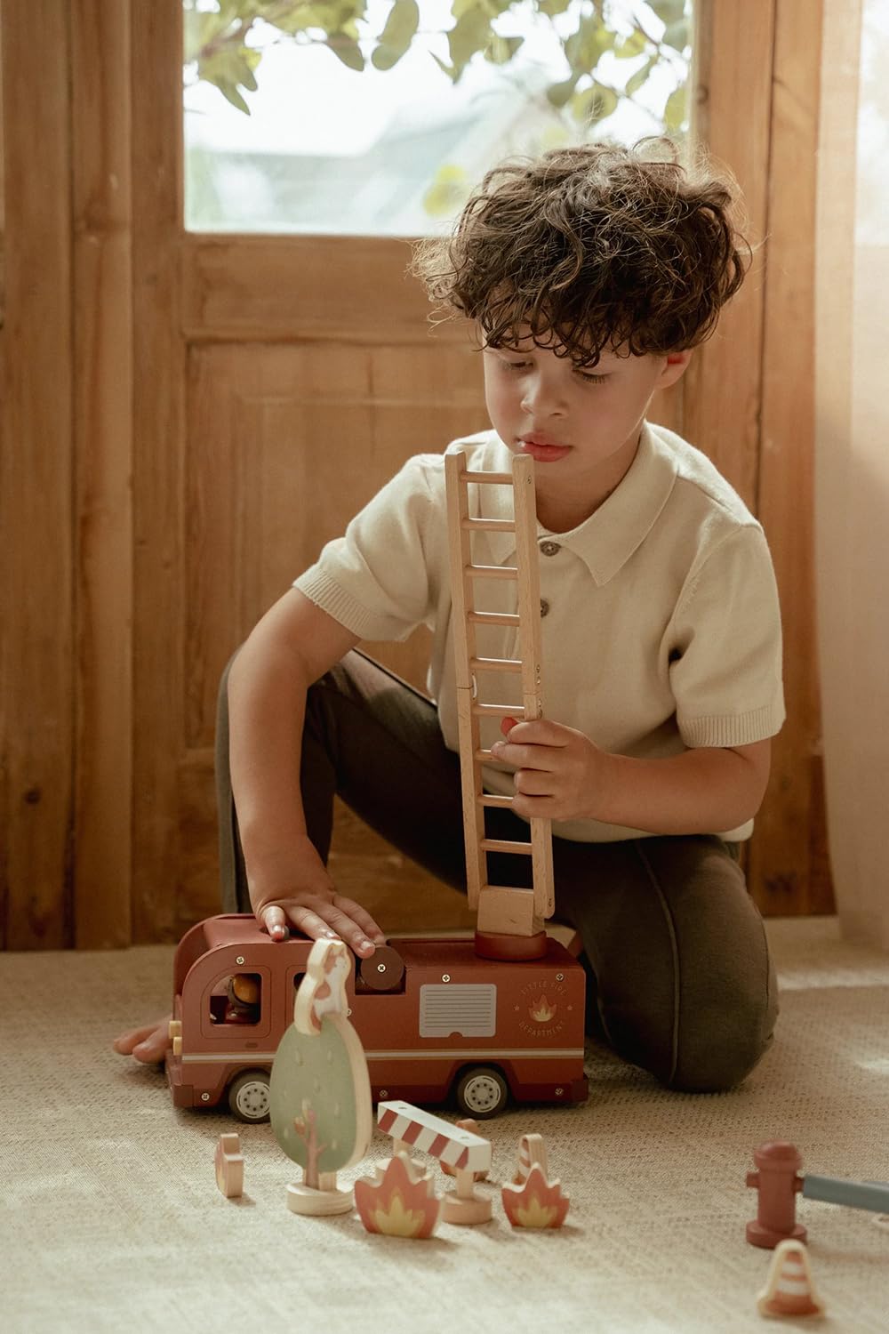 Little Dutch 2536 Escalera giratoria de madera para coche, color rojo