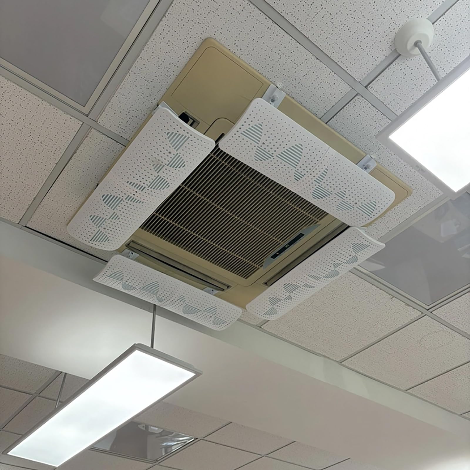 Set di 4 Deflettore Condizionatore Universale per Bocchette, Deflettore Aria Condizionataa Cassetta da Soffitto, Angolo Regolabile, Bloccano il Flusso d'Aria Diretto