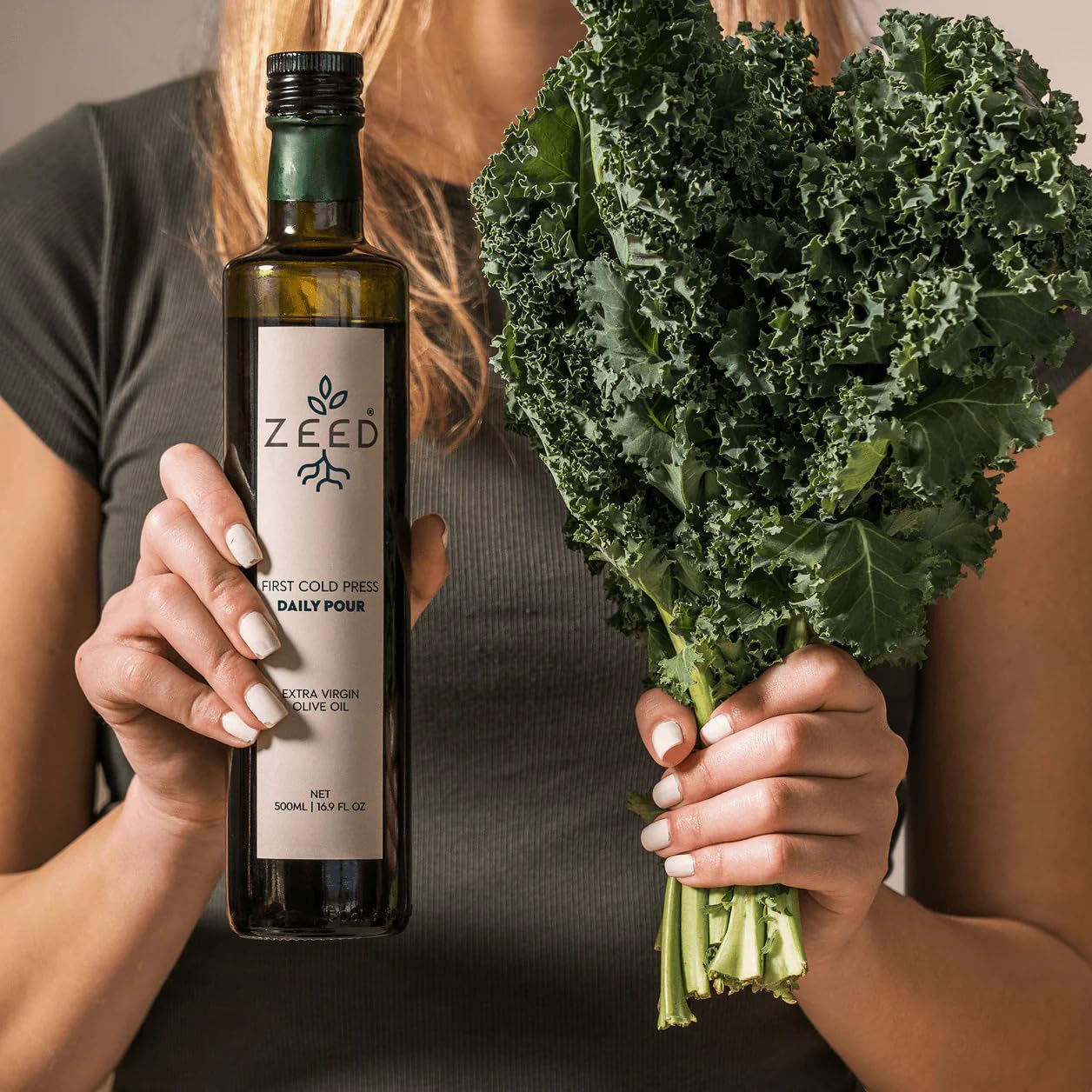 DAILY POUR Extra Virgin Olive Oil, Cold Pressed, Ayrouni Olives, Smooth Balanced Flavor, UV-Protected Glass Bottle, 16.9 Fl Oz – Perfect for Baking, Sautéing, Roasting & Finishing