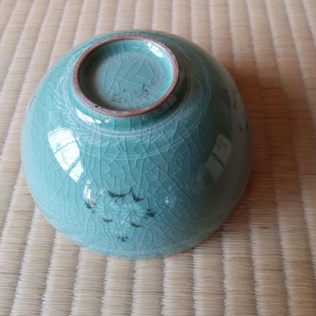 韓国青磁茶碗 東谷 金正黙作】青磁草花文茶碗 東谷 金正黙作 在銘 共箱