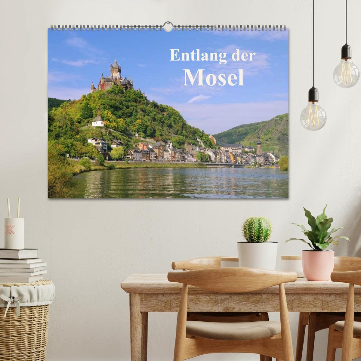 CALVENDO - Entlang der Mosel (Wandkalender 2027 DIN A2 quer), Monatskalender: Fotos von alten Burgen und Weinbergen entlang der Mosel begleiten Sie mit diesem Kalender durch das Jahr.