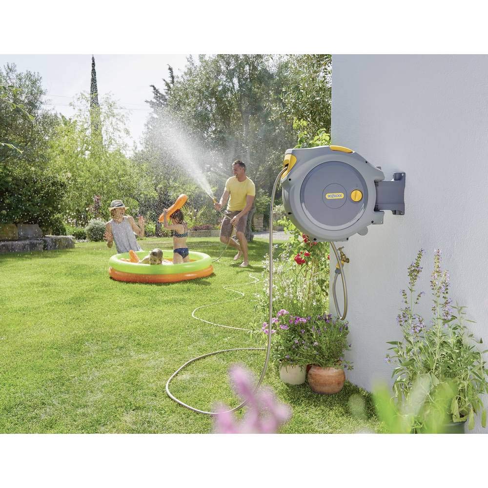 HOZELOCK - Wandschlauchbox Auto Reel 30 M: Automatische Aufrollung. Einfache Installation. Inkl. Schlauchspritze, Anschlüsse, 30 m Hozelock-Schlauch und Befestigung - 5 Jahre Garantie* [2403 0000]