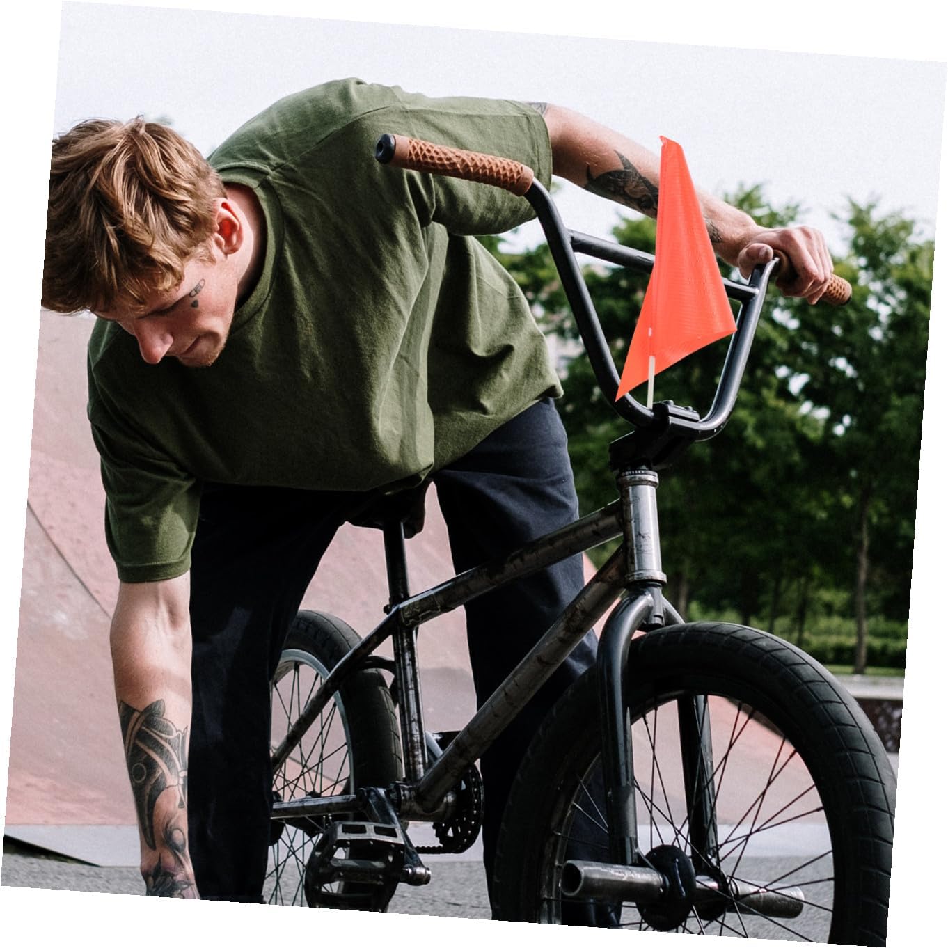 2Pcs Portable Wear Resistant Advertising Bicycle Flags with Solid Poles Safety Flags for Bikes Easy Installation for Team Events and Holidays
