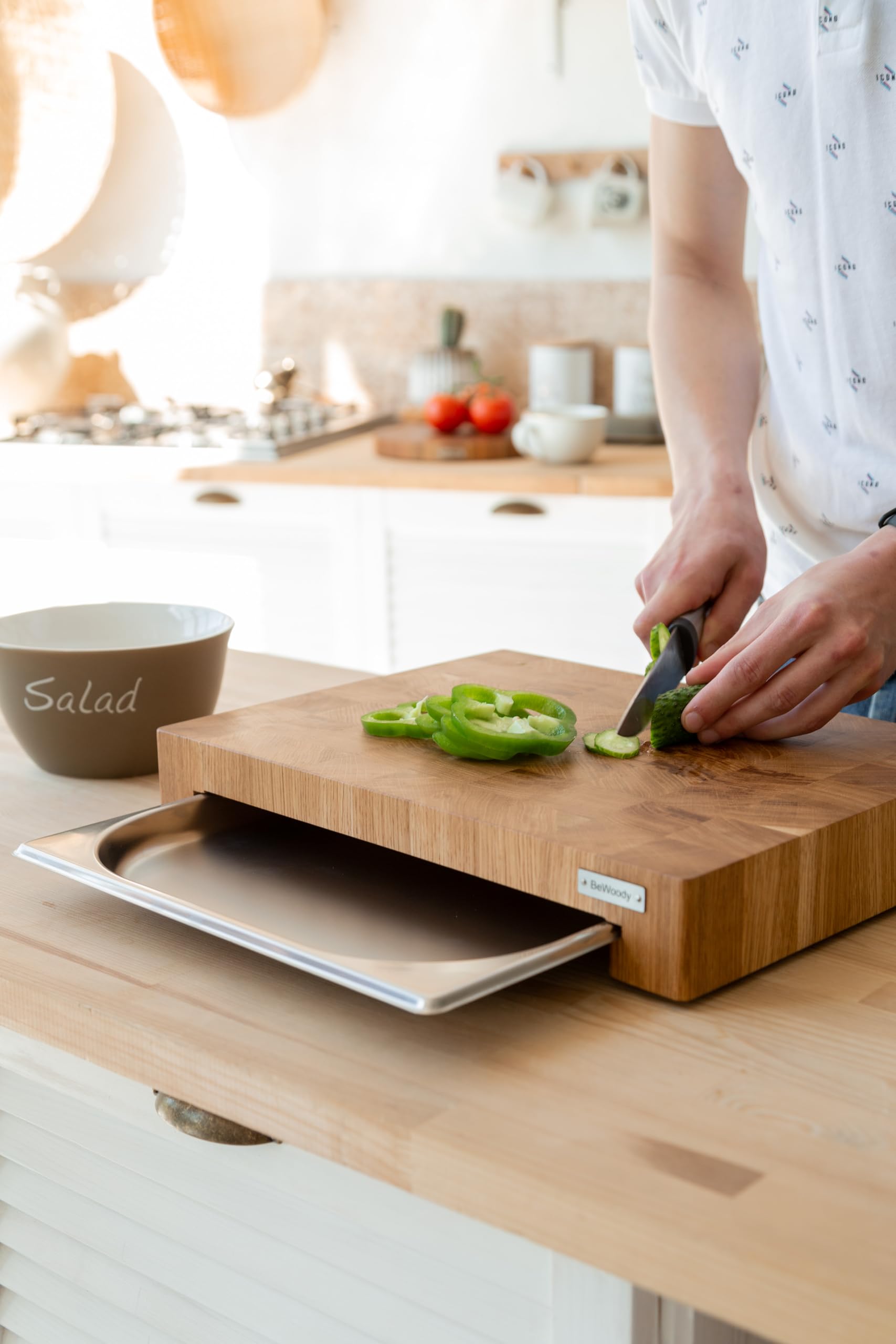Premium Schneidebrett aus Stirnholz Eiche 40×30×5,5 cm – mit Edelstahlschublade 1,3 L | Küchenbrett massiv & rutschfest | Hackblock Holz Schneidebrett professionell geölt – Geschenkidee