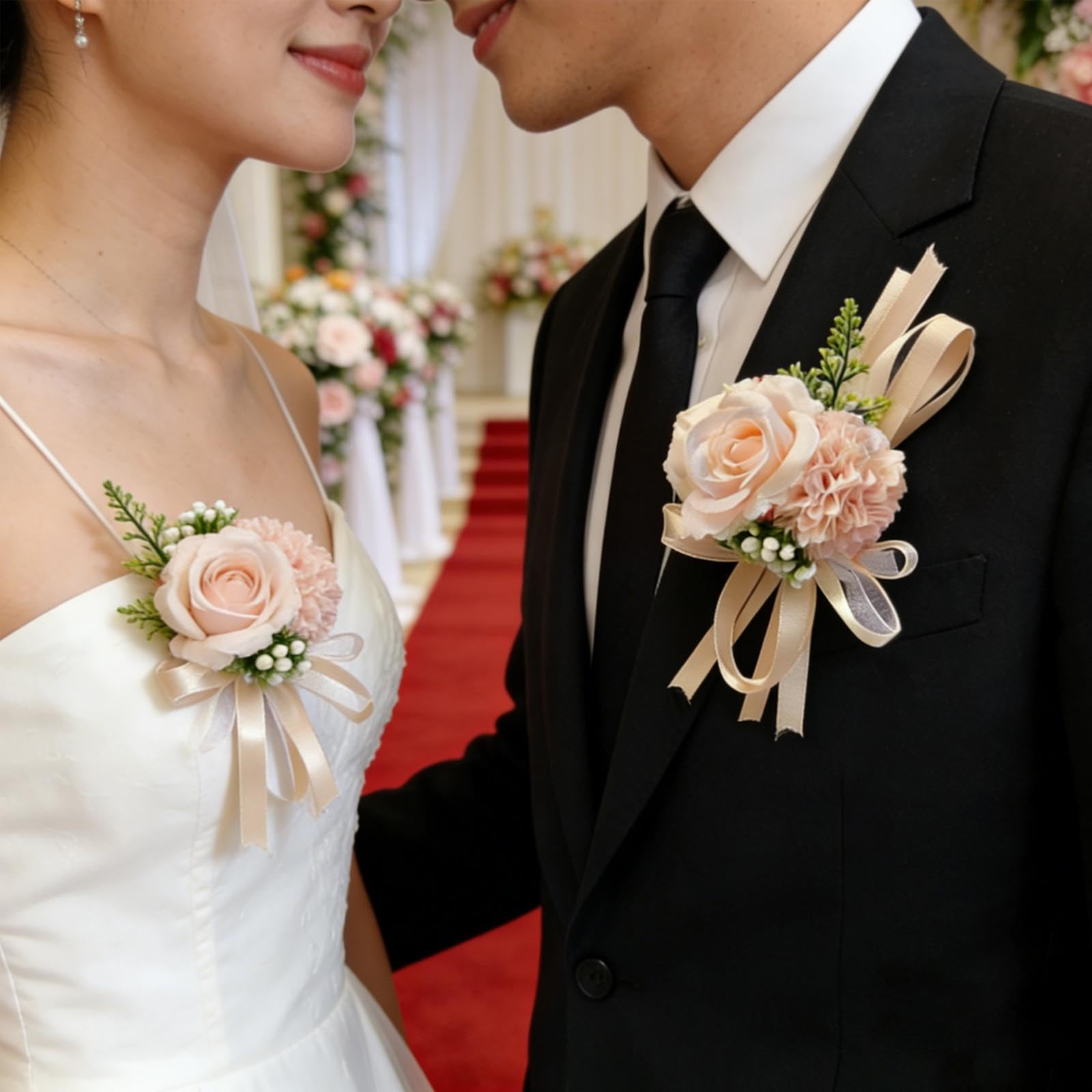 Set Da Sposa: Corsage Da Polso Con Fiore Rosso E Boutonniere All'Occhiello - Fiori Artificiali Per Matrimonio, Ballo, Damigella E Sposo