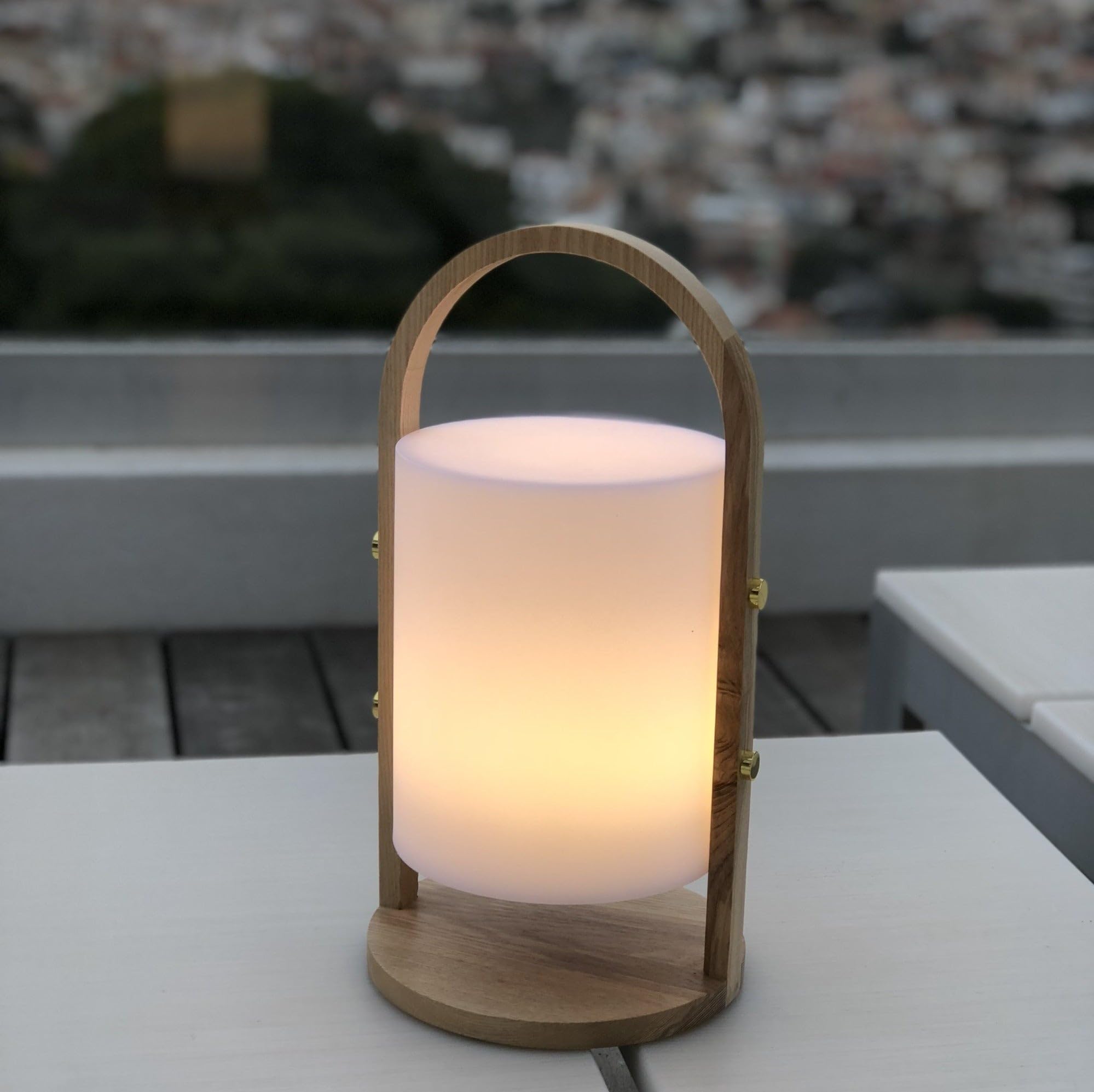 Lumisky Lanterne sans fil design scandinave poignée bois naturel LED blanc chaud/blanc dimmable WOODY H37cm