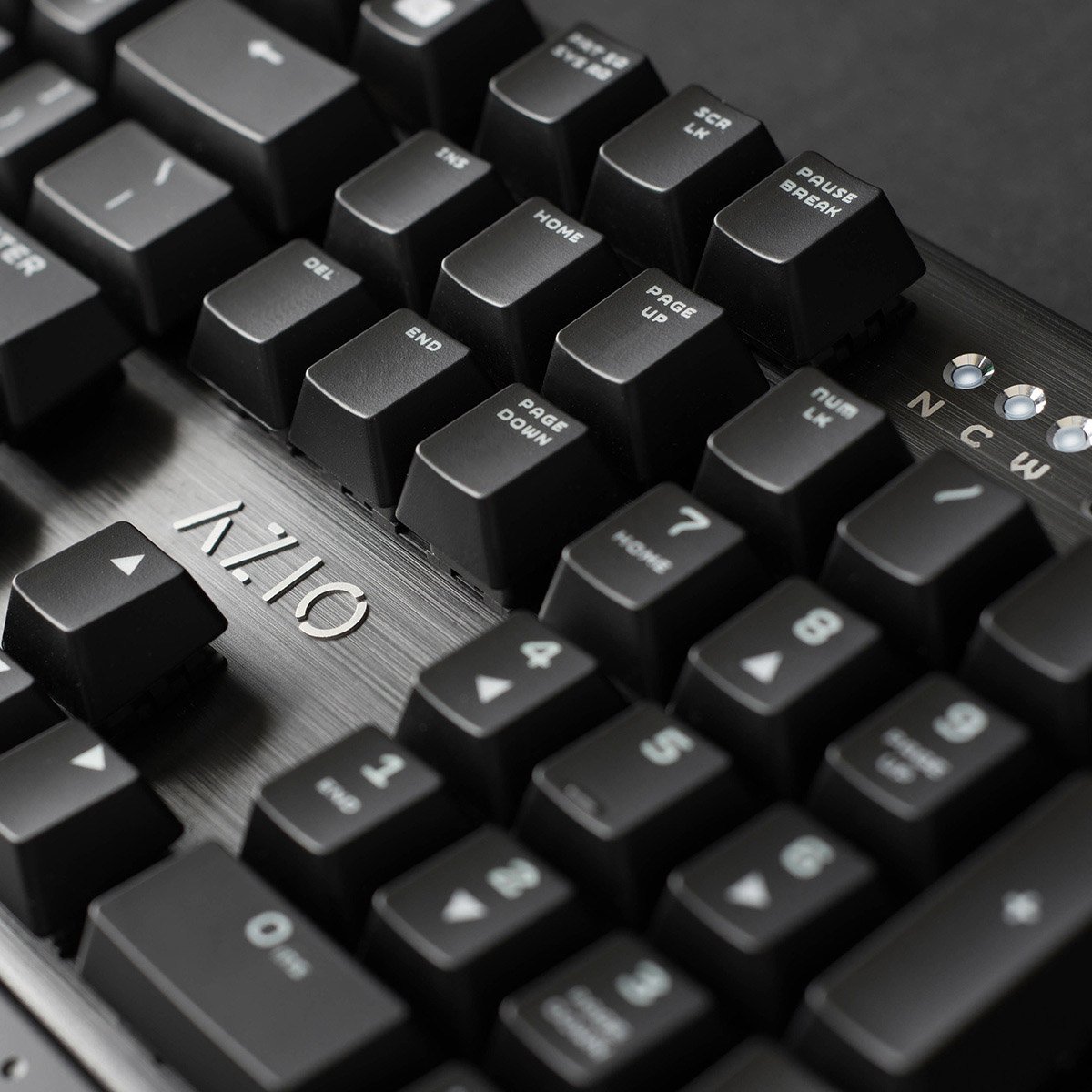 Amazon | Azio メカニカル ゲーミング キーボード USB接続 バック