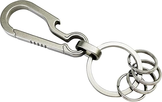 Amazon Co Jp チタン カラビナ キーホルダー メンズ 栓抜き付き 軽量 防水性 耐食性 キーリング 金具 車用 おしゃれ 人気 ギフト 高級 錆びない フック キーリング 4個付き M ファッション