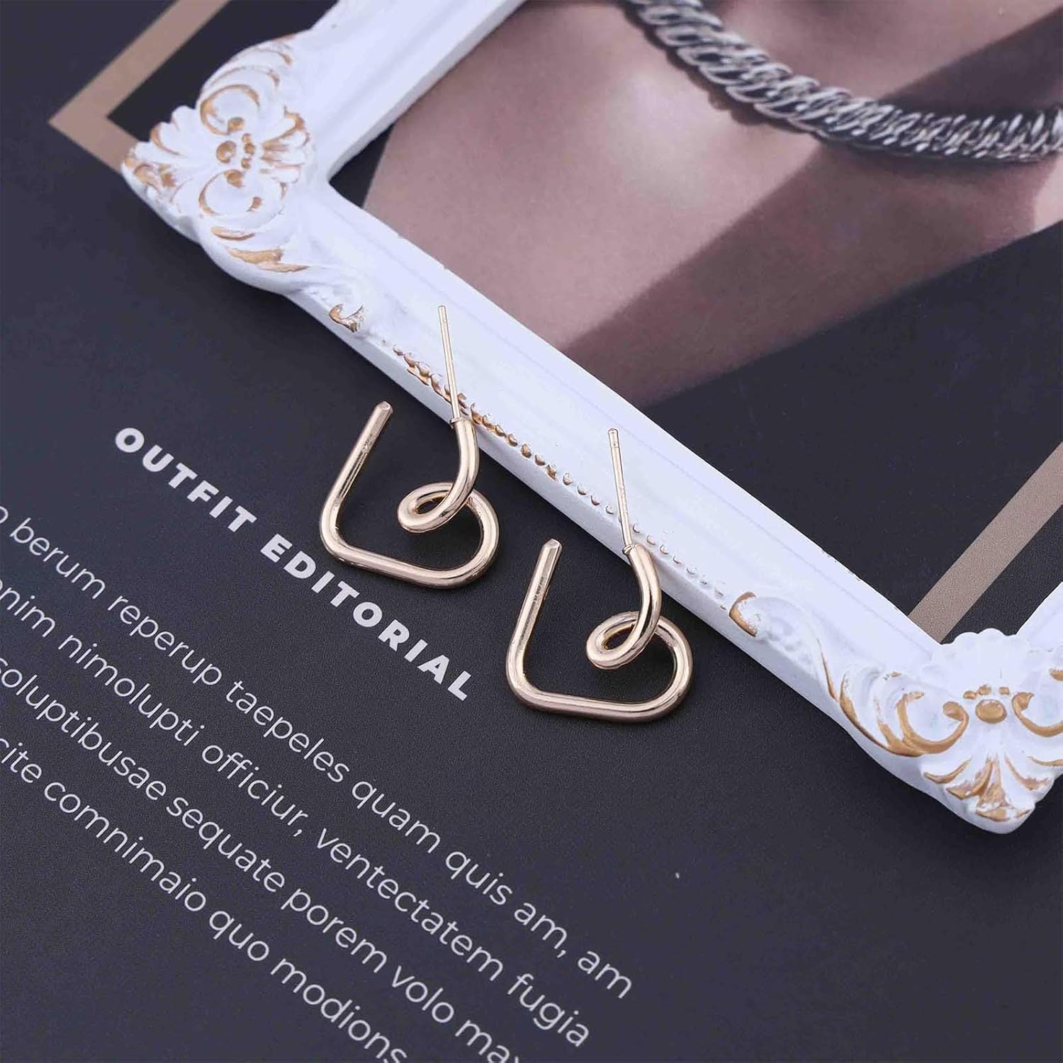 Andelaisi Boho Hollow Heart Hoop Earrings Gold Love Heart Studs Earrings Vintage Heart Earrings Minimalist Love Heart Earrings Jewelry for Women - Image 4